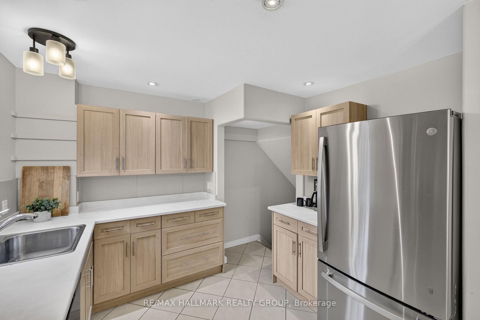 Photo 12 of 1246 Summerville Avenue, Ottawa, Carlington — HOMEH
