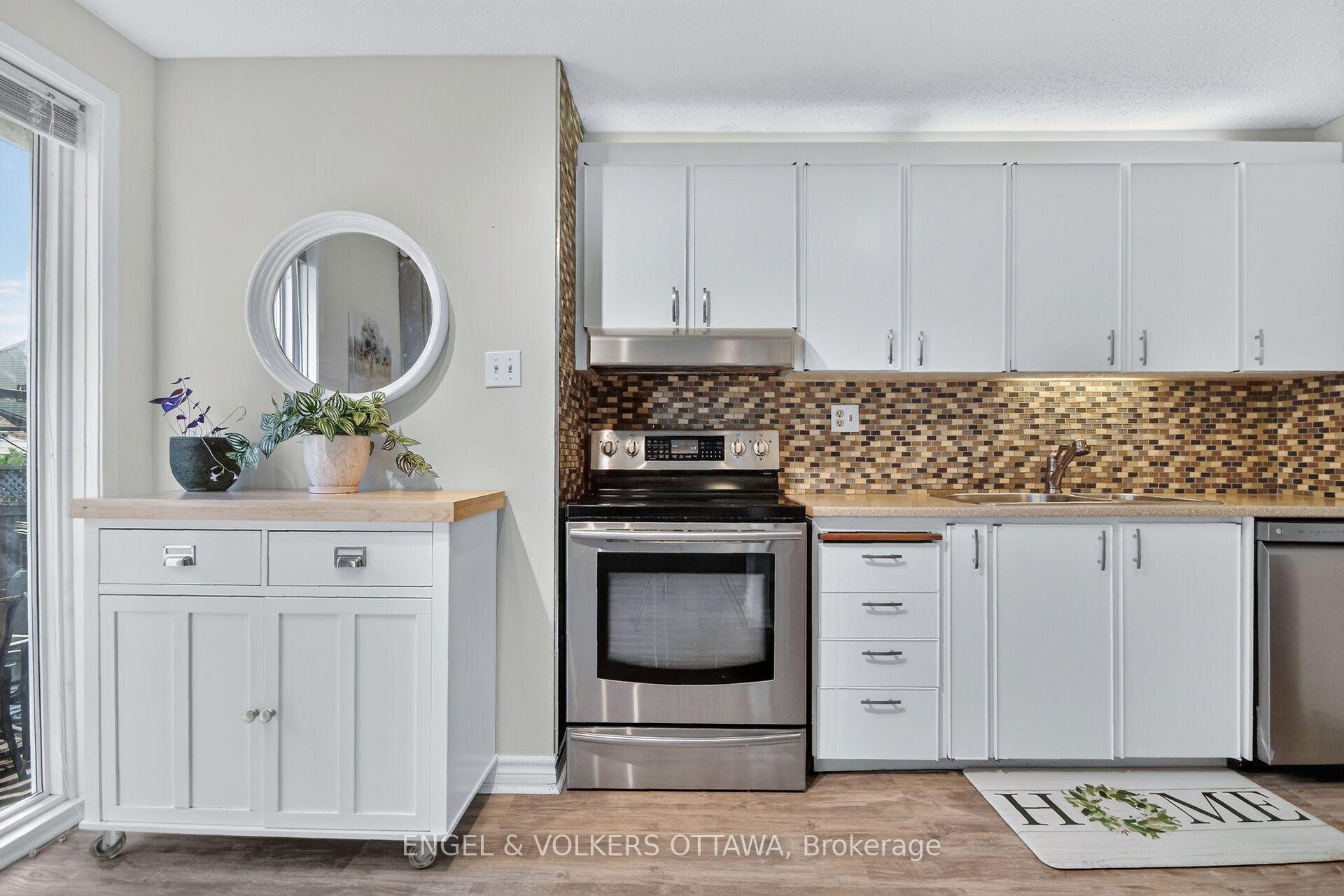 Photo 3 of 138 Sherway Drive, Ottawa, Barrhaven - Pheasant Run — HOMEH