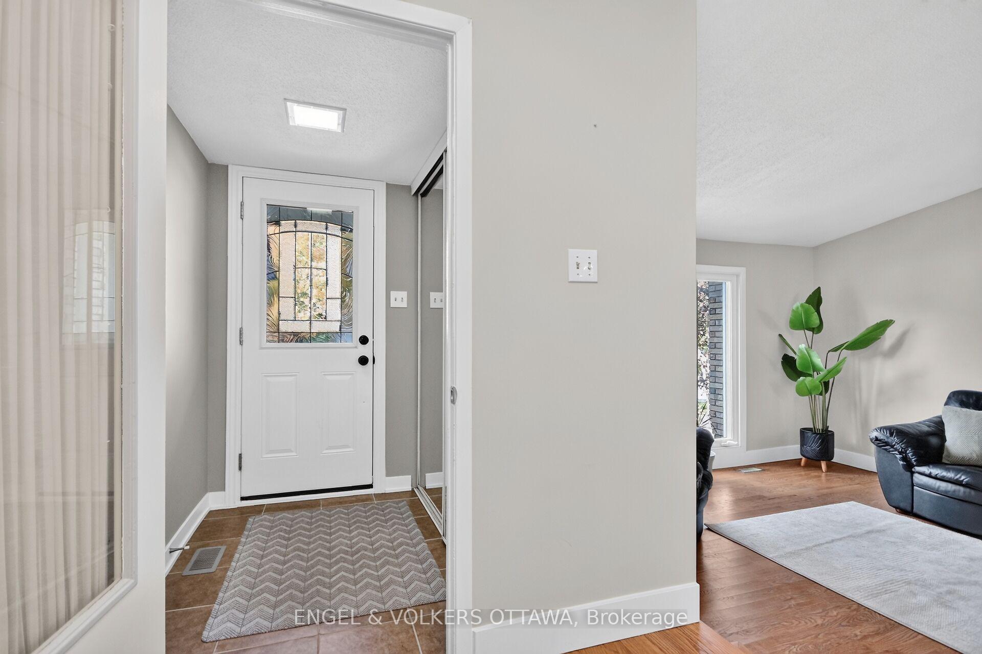 Photo 6 of 138 Sherway Drive, Ottawa, Barrhaven - Pheasant Run — HOMEH