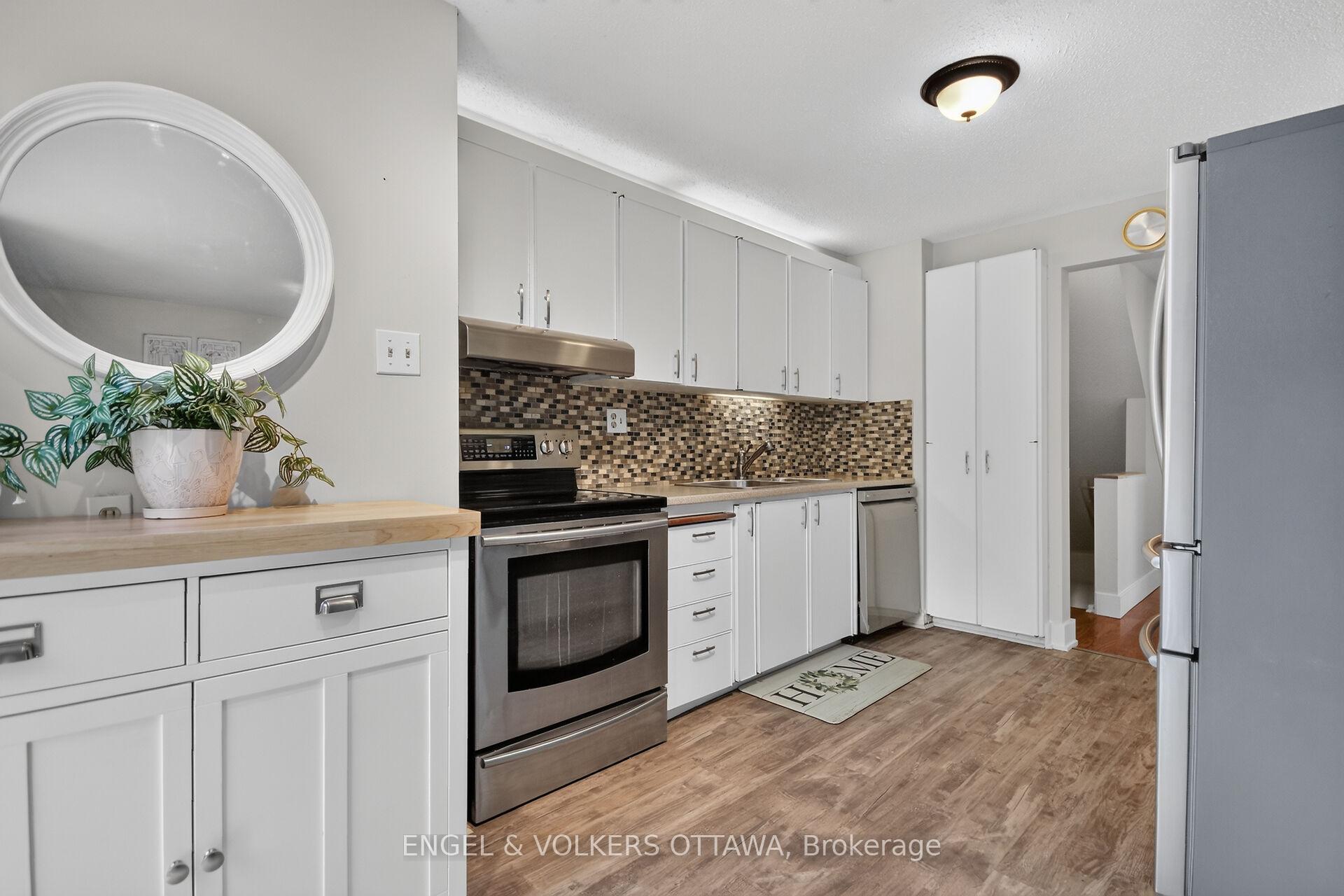 Photo 13 of 138 Sherway Drive, Ottawa, Barrhaven - Pheasant Run — HOMEH
