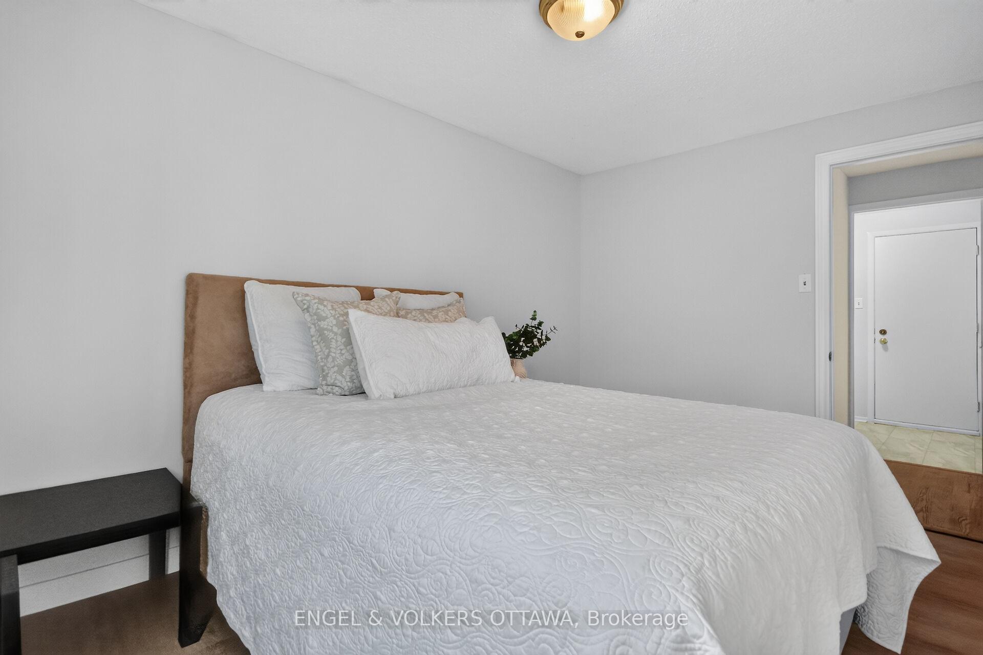 Photo 20 of 138 Sherway Drive, Ottawa, Barrhaven - Pheasant Run — HOMEH