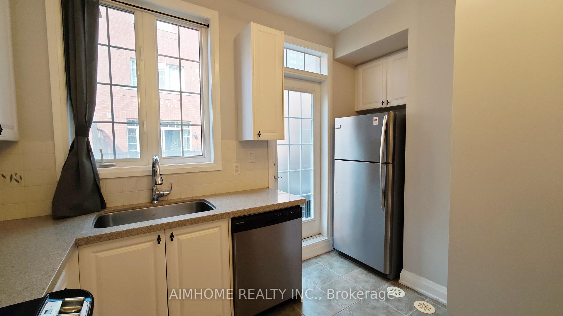 Photo 4 of 40 Raffeix Lane, Toronto, Regent Park — HOMEH