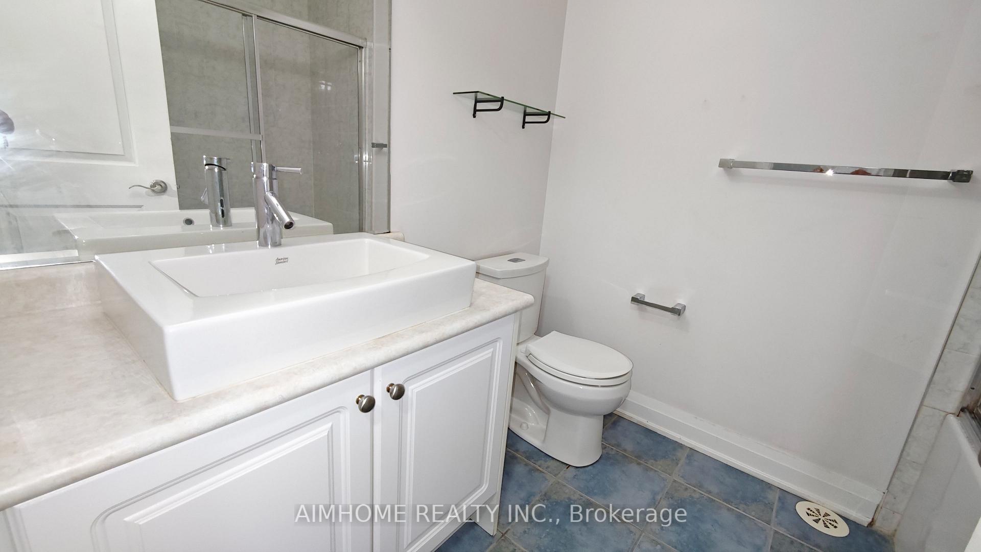 Photo 12 of 40 Raffeix Lane, Toronto, Regent Park — HOMEH