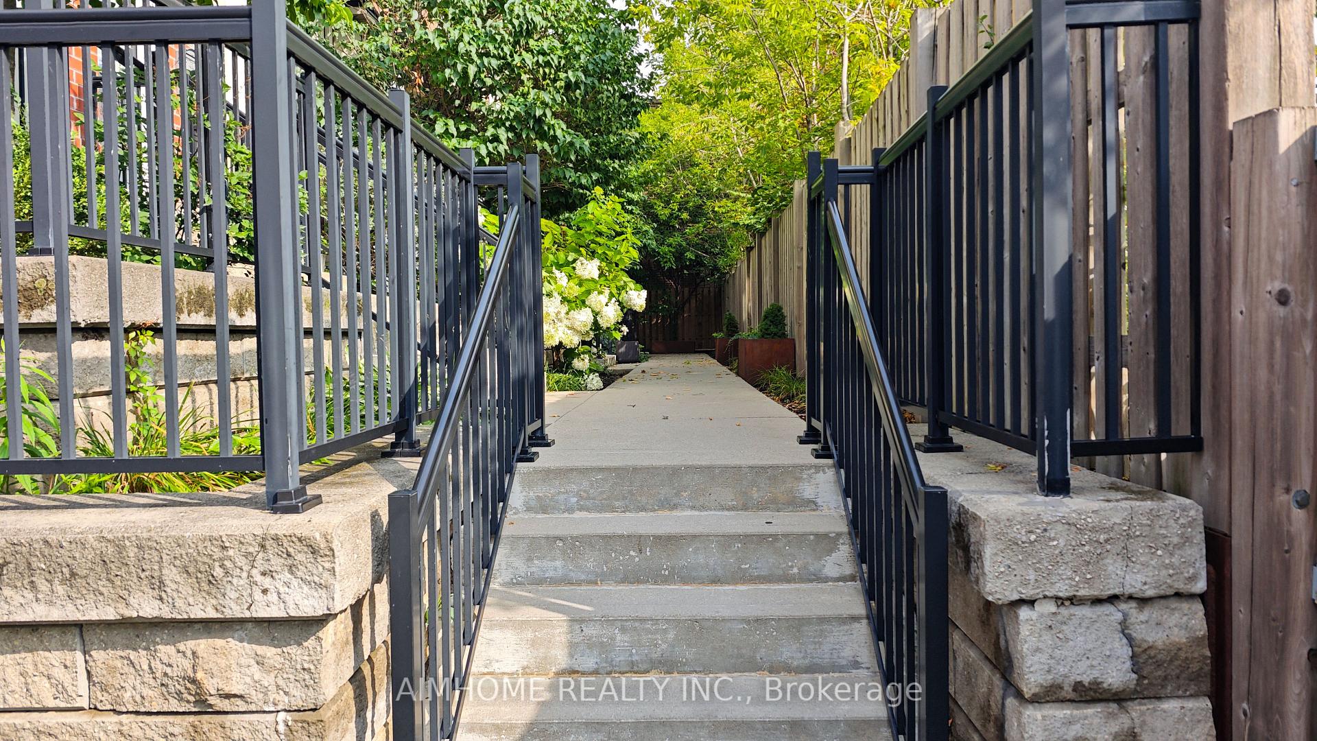 Photo 20 of 40 Raffeix Lane, Toronto, Regent Park — HOMEH