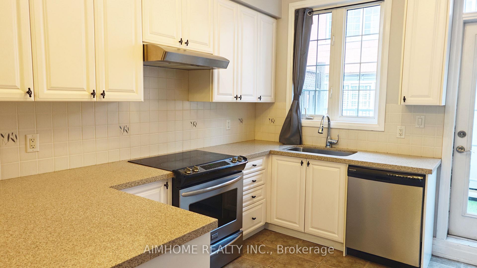 Photo 23 of 40 Raffeix Lane, Toronto, Regent Park — HOMEH