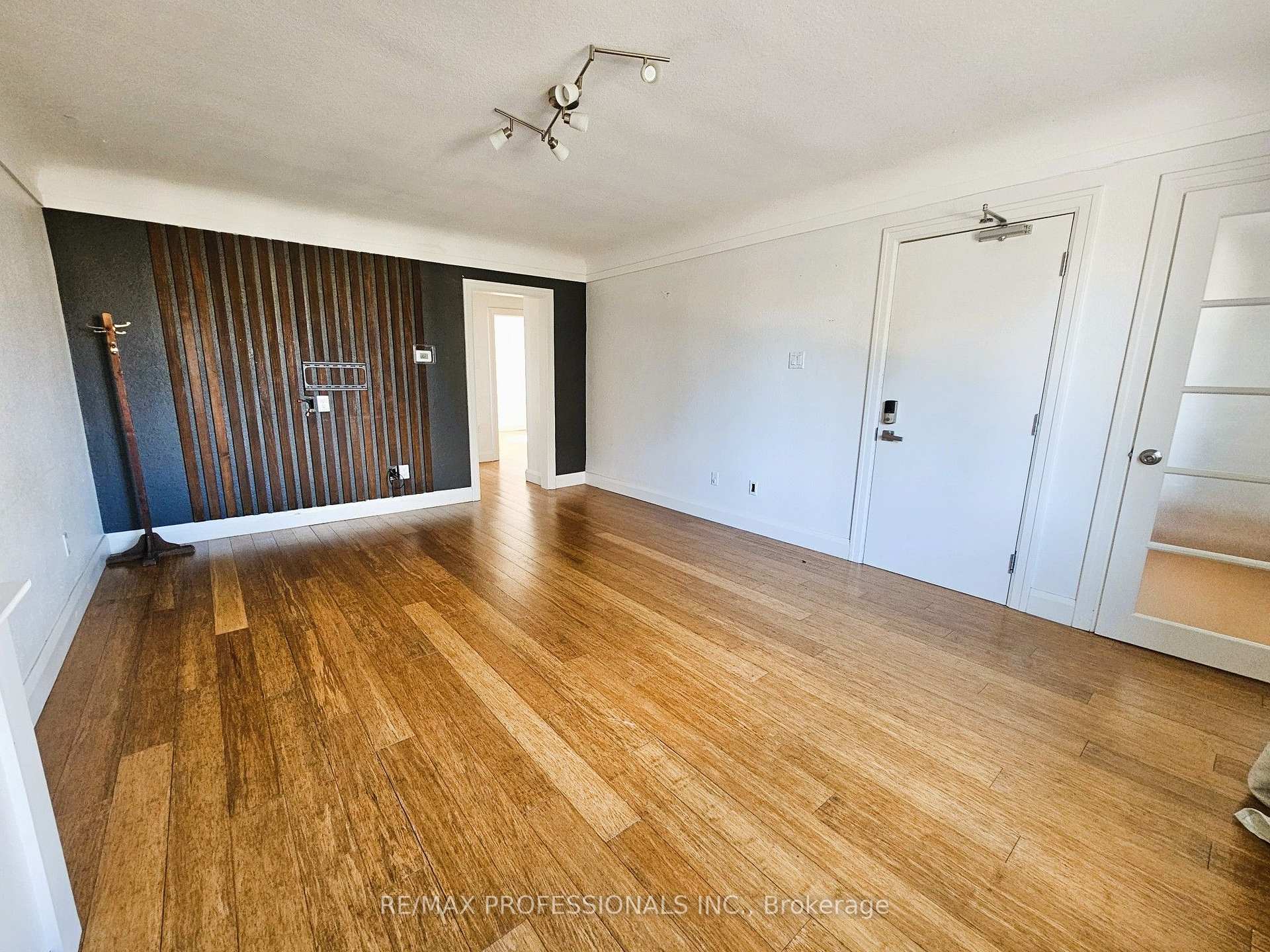 Photo 4 of Unit A-Upper, 119 Erb Street, Waterloo, Uptown Waterloo/North Ward — HOMEH