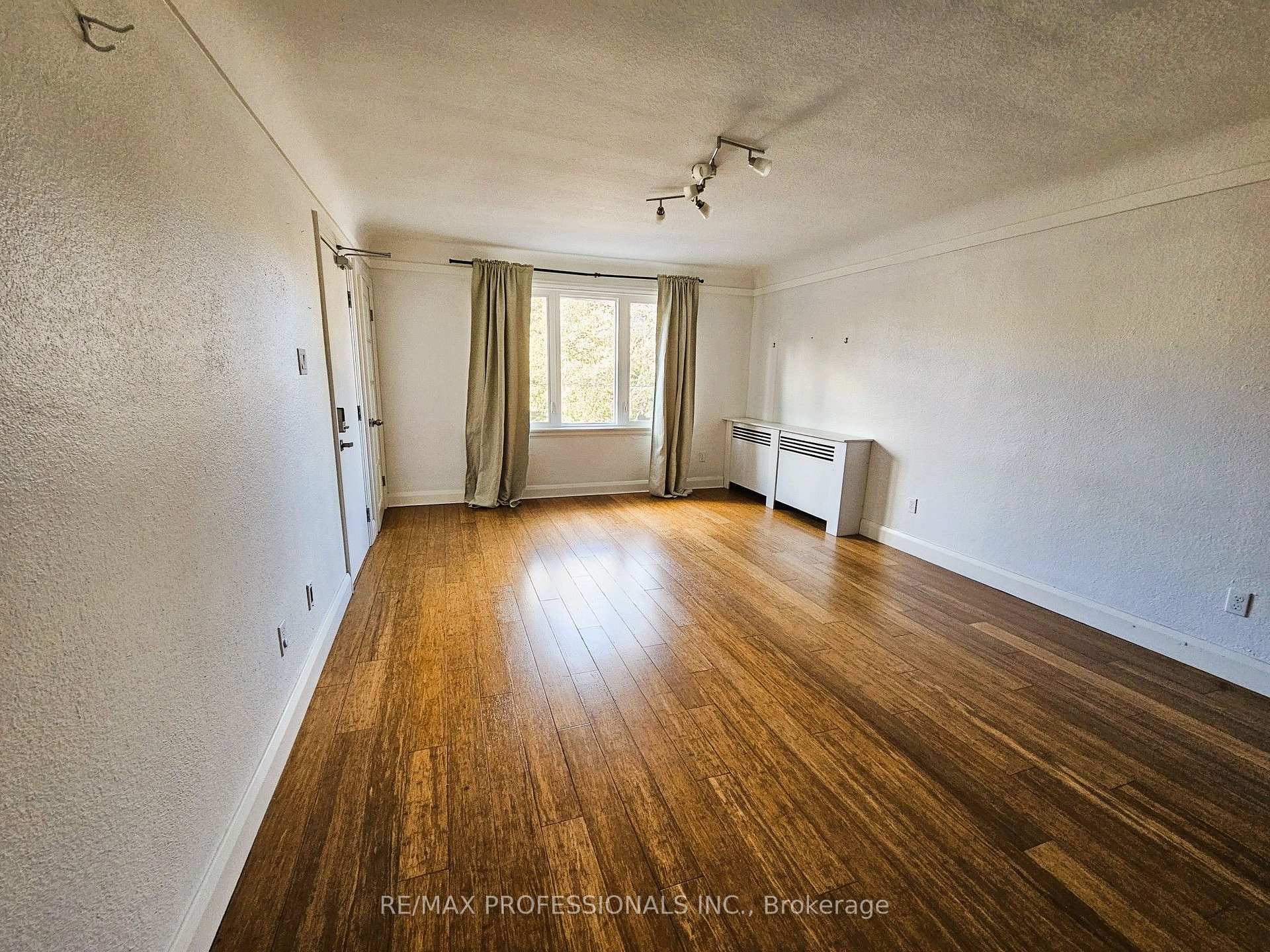 Photo 5 of Unit A-Upper, 119 Erb Street, Waterloo, Uptown Waterloo/North Ward — HOMEH
