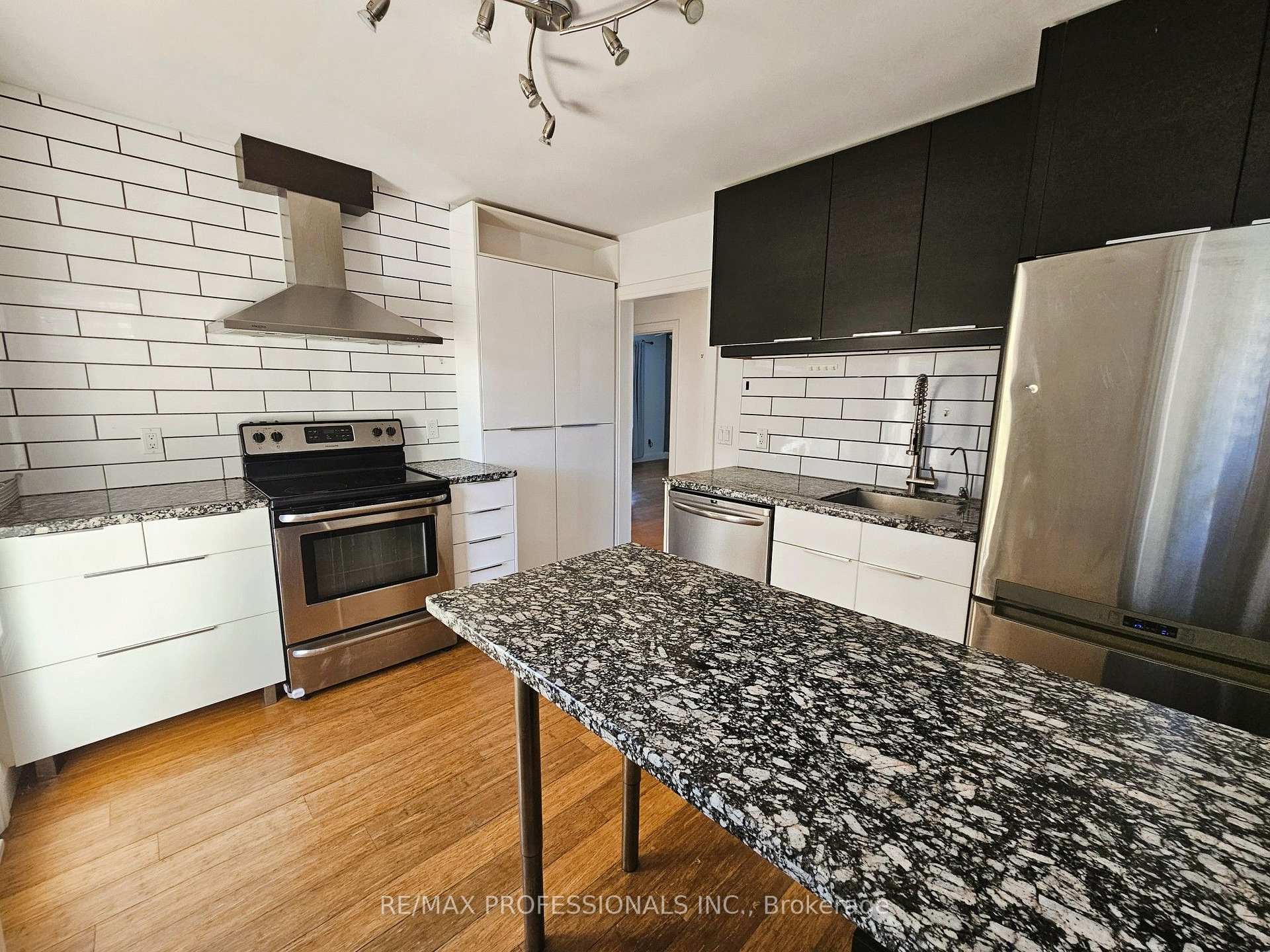 Photo 8 of Unit A-Upper, 119 Erb Street, Waterloo, Uptown Waterloo/North Ward — HOMEH