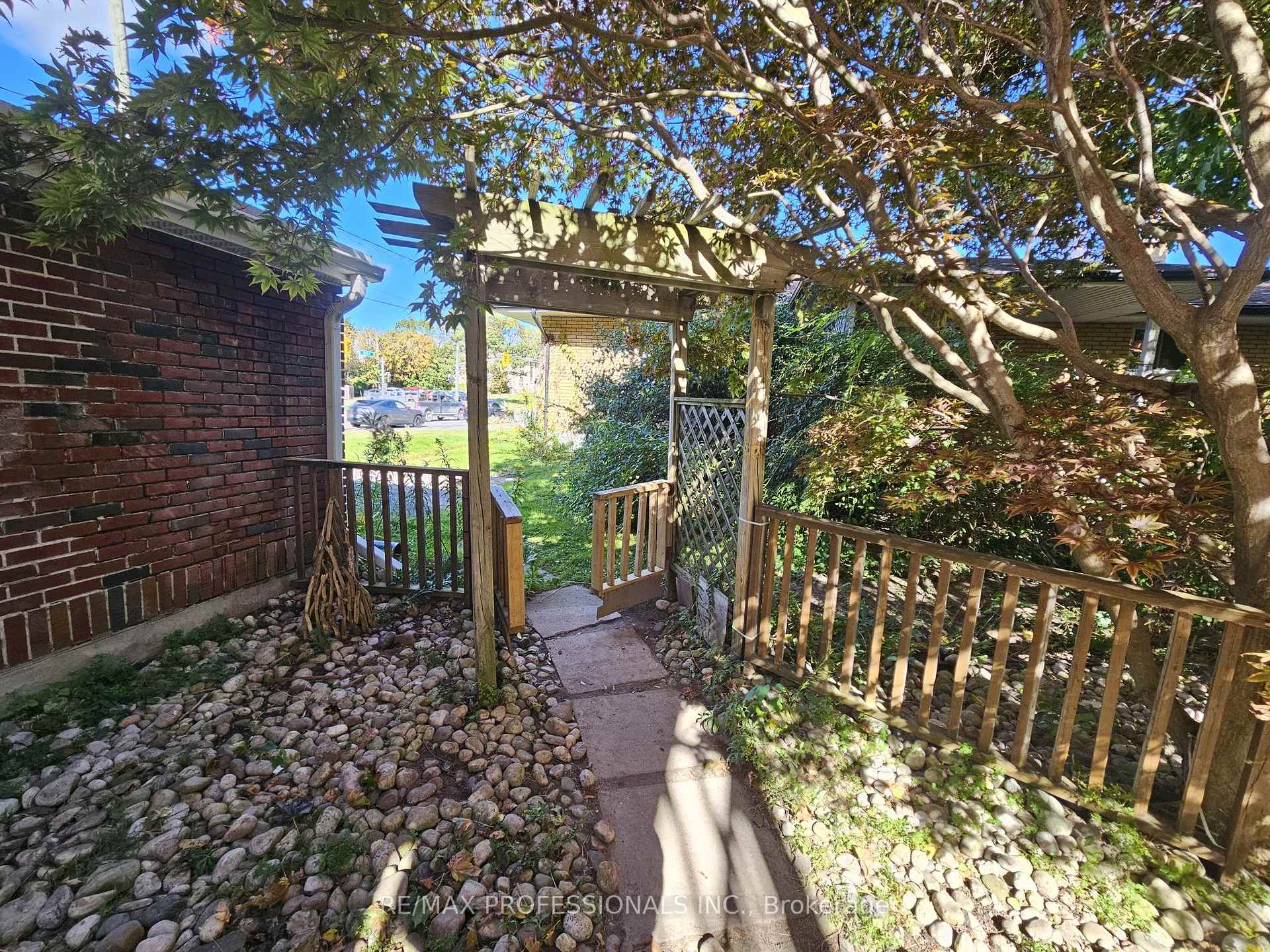 Photo 19 of Unit A-Upper, 119 Erb Street, Waterloo, Uptown Waterloo/North Ward — HOMEH