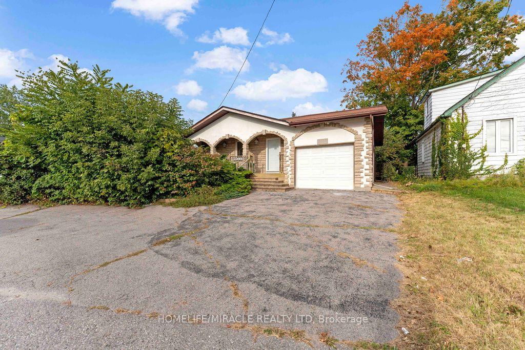 Photo 1 of 2033 Simcoe Street N, Oshawa, Samac — HOMEH