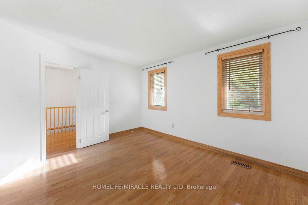 Photo 4 of 2033 Simcoe Street N, Oshawa, Samac — HOMEH
