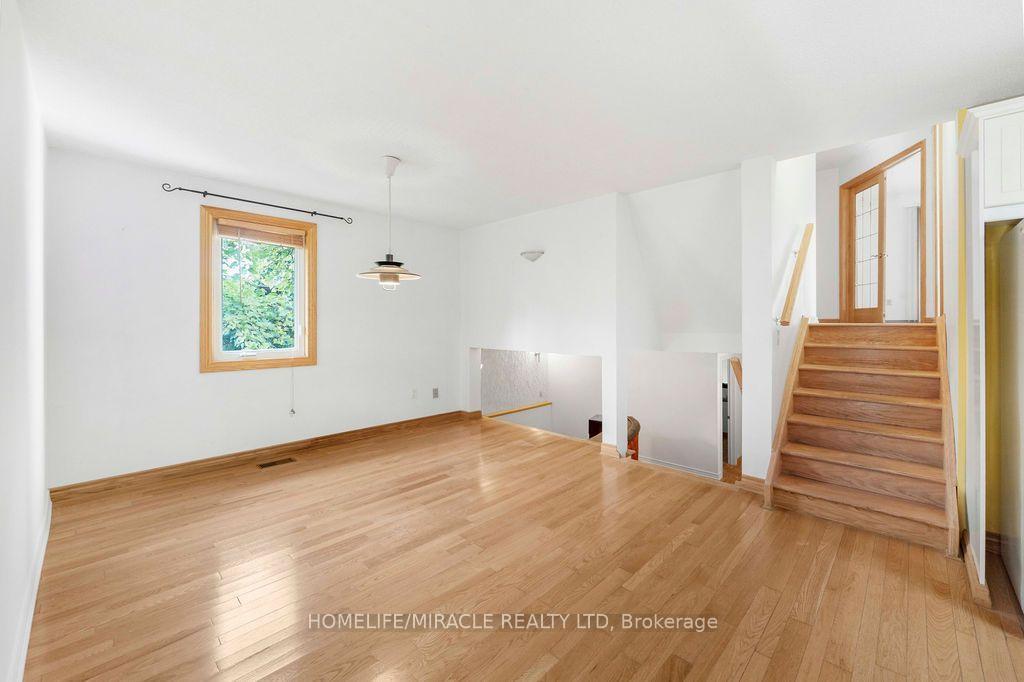 Photo 5 of 2033 Simcoe Street N, Oshawa, Samac — HOMEH
