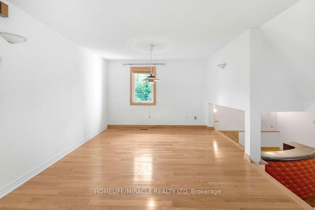Photo 6 of 2033 Simcoe Street N, Oshawa, Samac — HOMEH