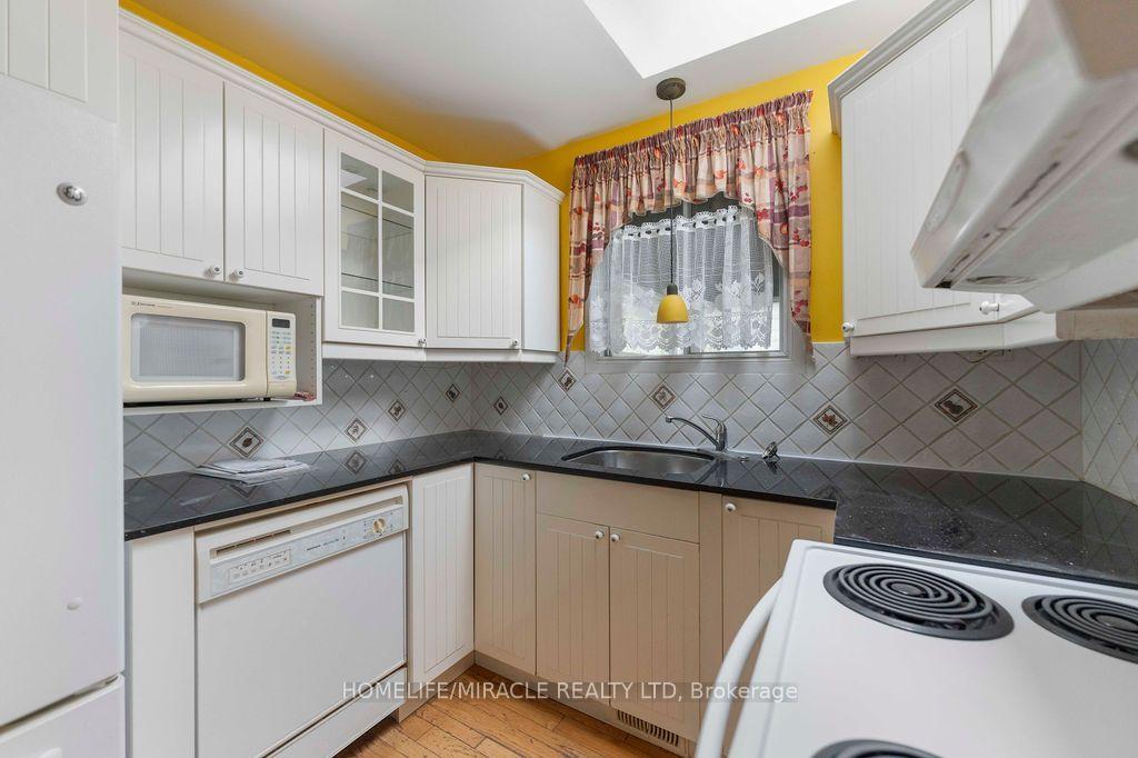 Photo 8 of 2033 Simcoe Street N, Oshawa, Samac — HOMEH