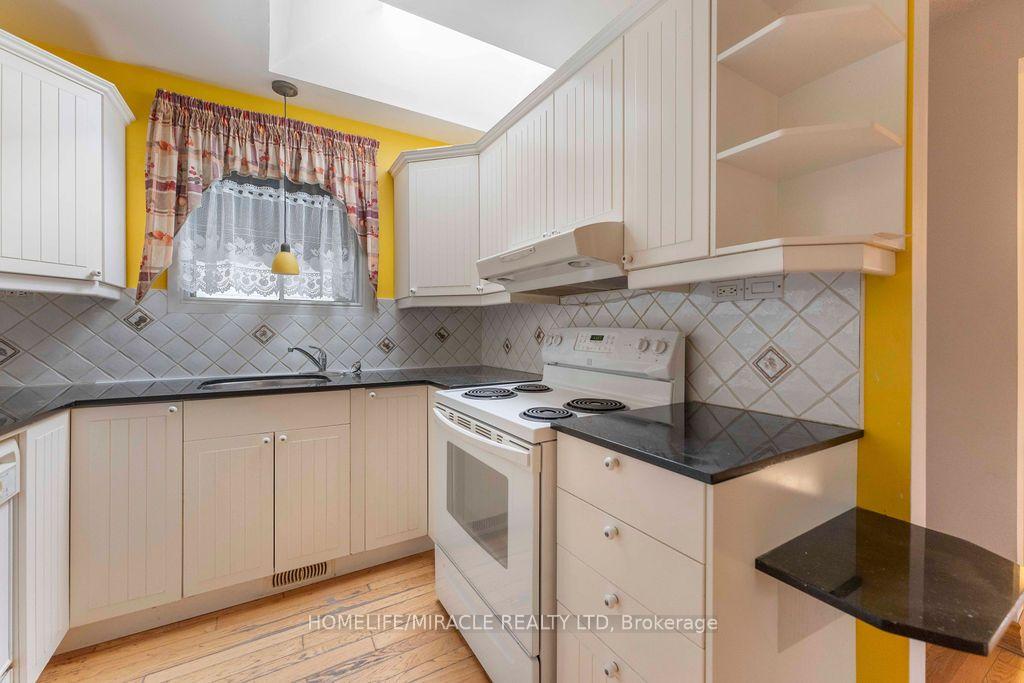 Photo 9 of 2033 Simcoe Street N, Oshawa, Samac — HOMEH