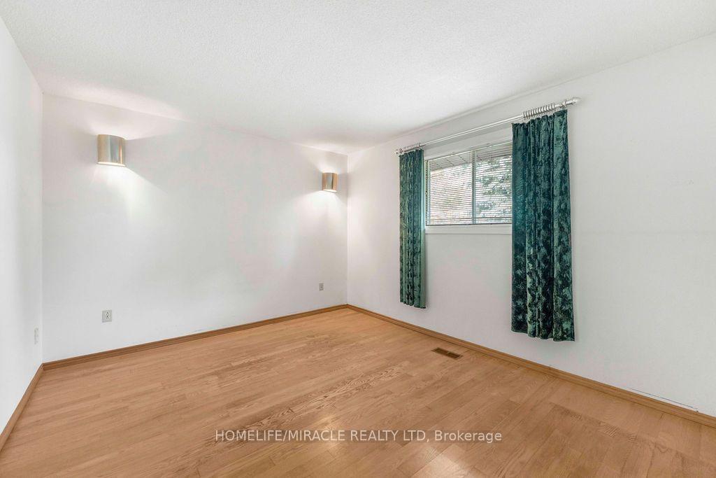 Photo 16 of 2033 Simcoe Street N, Oshawa, Samac — HOMEH