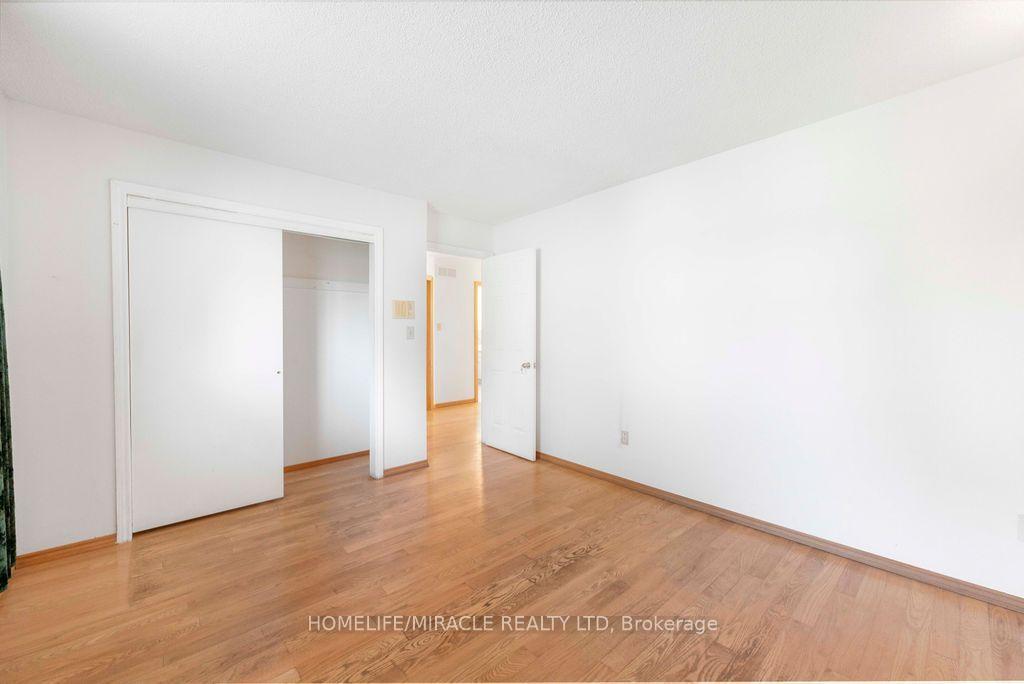 Photo 18 of 2033 Simcoe Street N, Oshawa, Samac — HOMEH