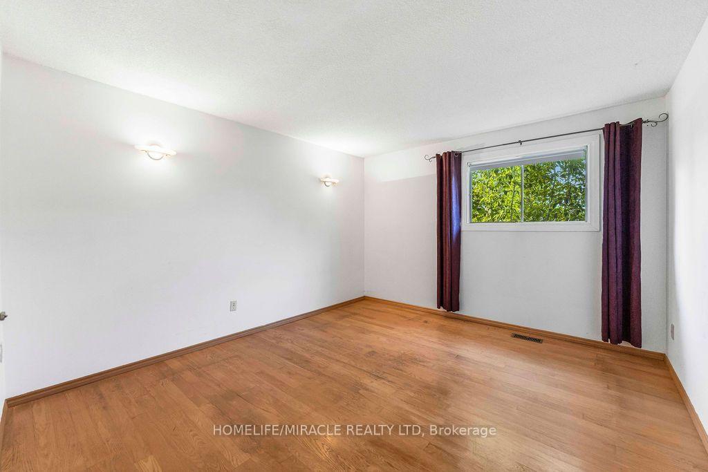 Photo 20 of 2033 Simcoe Street N, Oshawa, Samac — HOMEH