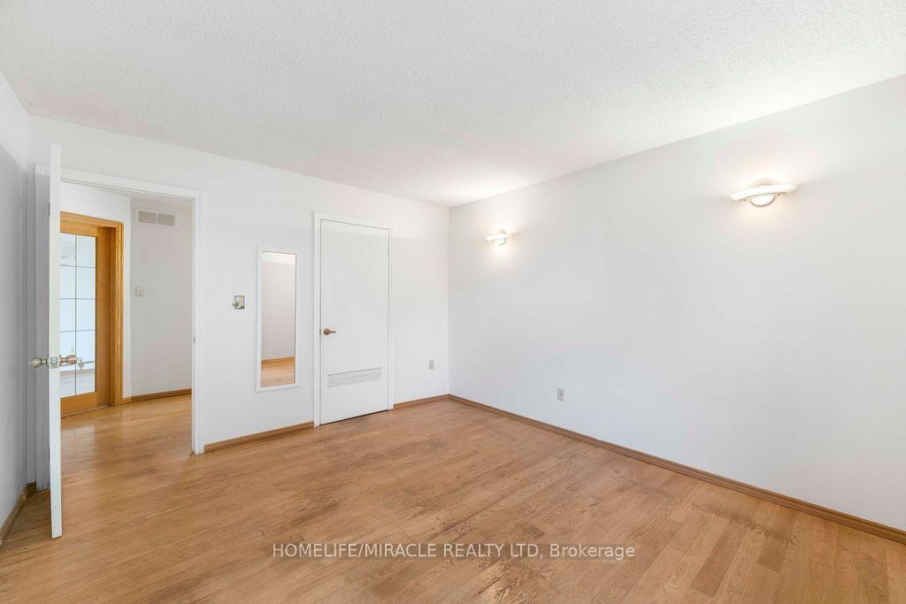 Photo 21 of 2033 Simcoe Street N, Oshawa, Samac — HOMEH