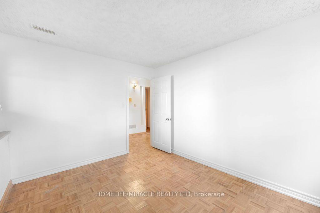 Photo 28 of 2033 Simcoe Street N, Oshawa, Samac — HOMEH