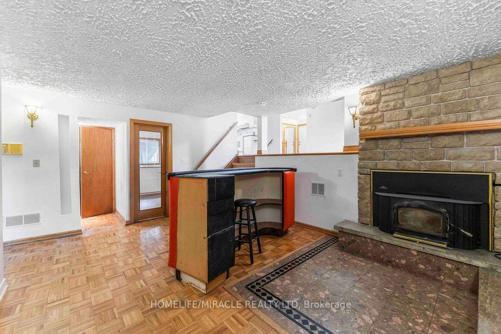 Photo 35 of 2033 Simcoe Street N, Oshawa, Samac — HOMEH