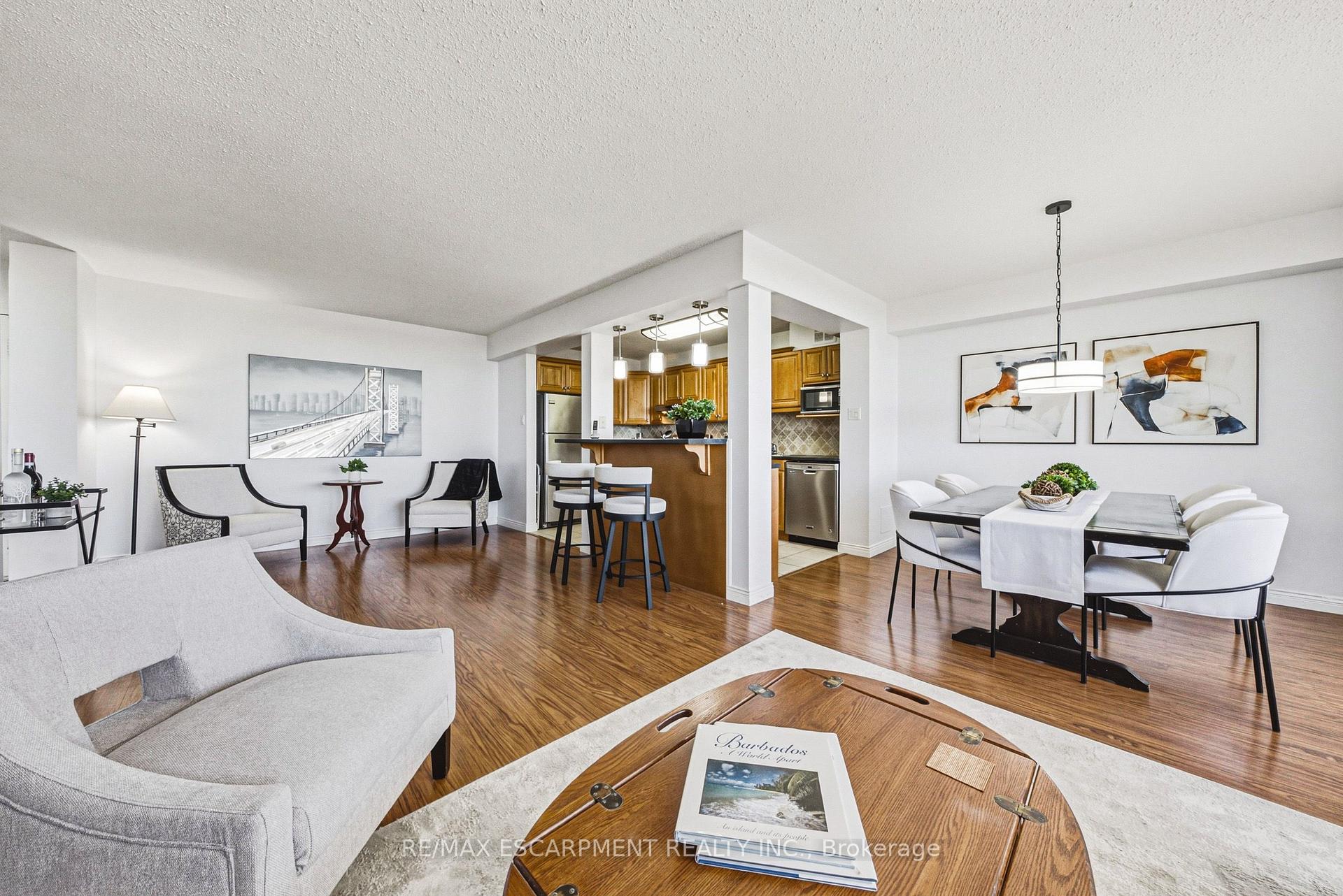 Photo 4 of Unit 1105, 2055 Upper Middle Road, Burlington, Brant Hills — HOMEH