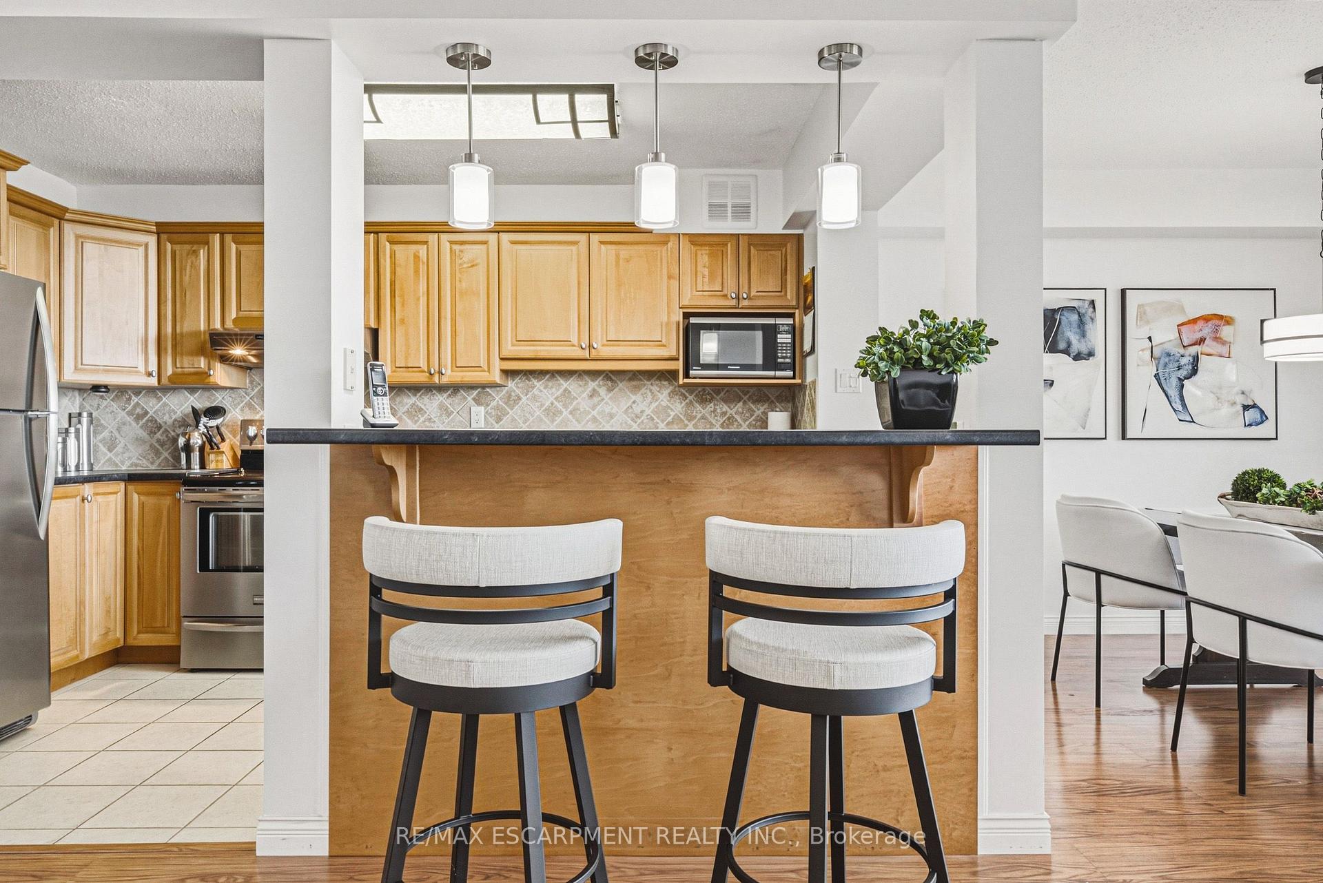 Photo 7 of Unit 1105, 2055 Upper Middle Road, Burlington, Brant Hills — HOMEH