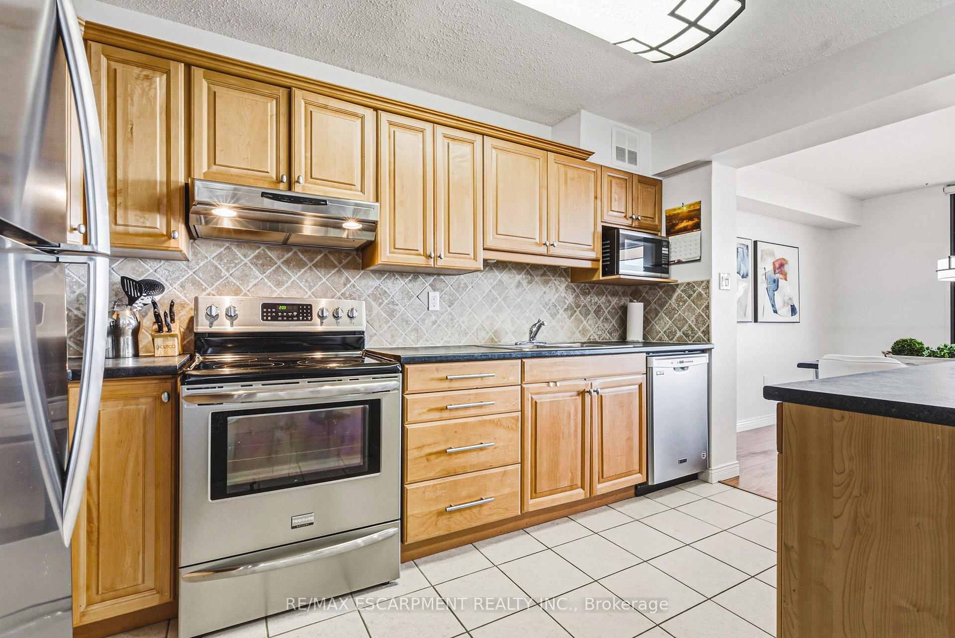 Photo 8 of Unit 1105, 2055 Upper Middle Road, Burlington, Brant Hills — HOMEH