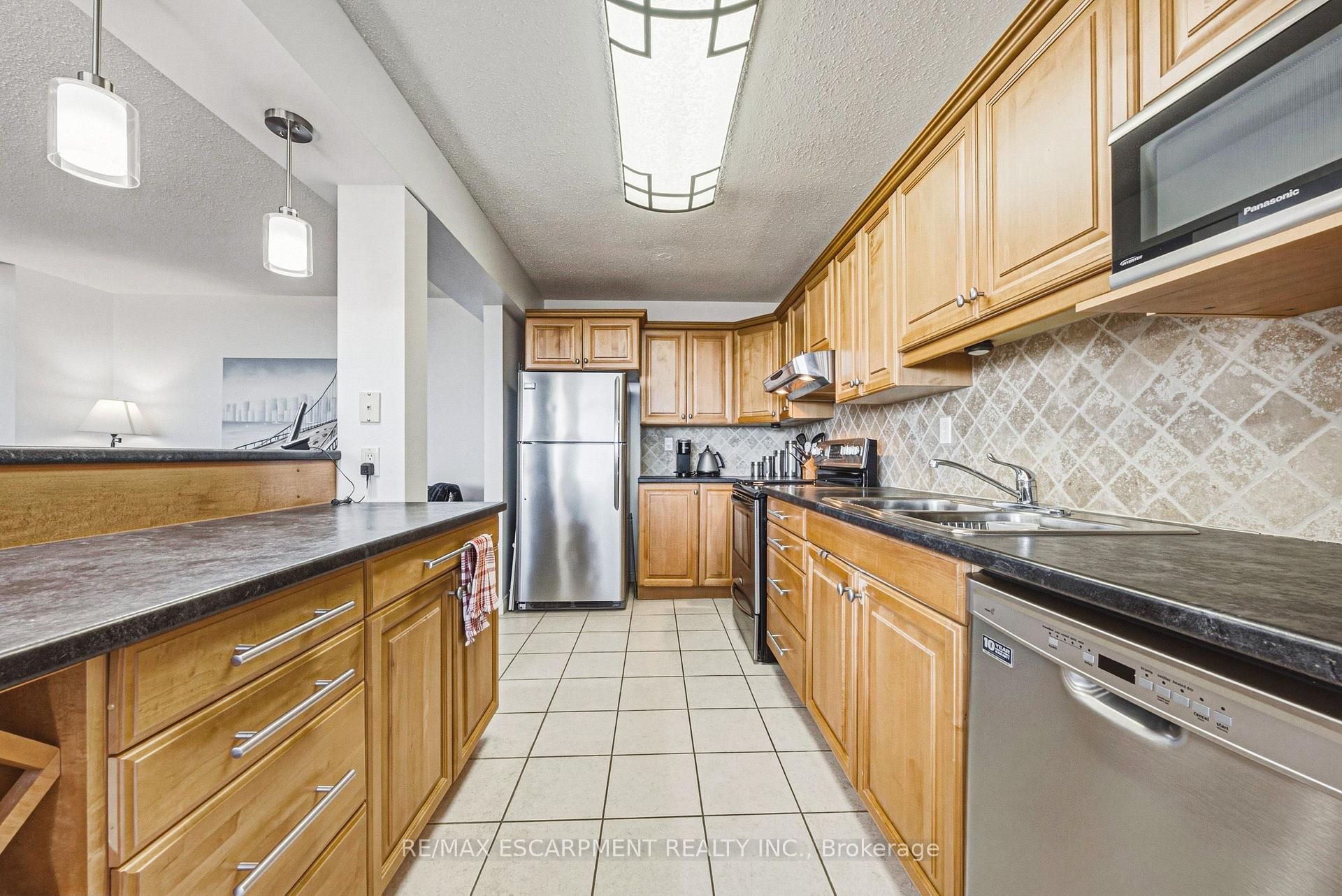 Photo 9 of Unit 1105, 2055 Upper Middle Road, Burlington, Brant Hills — HOMEH