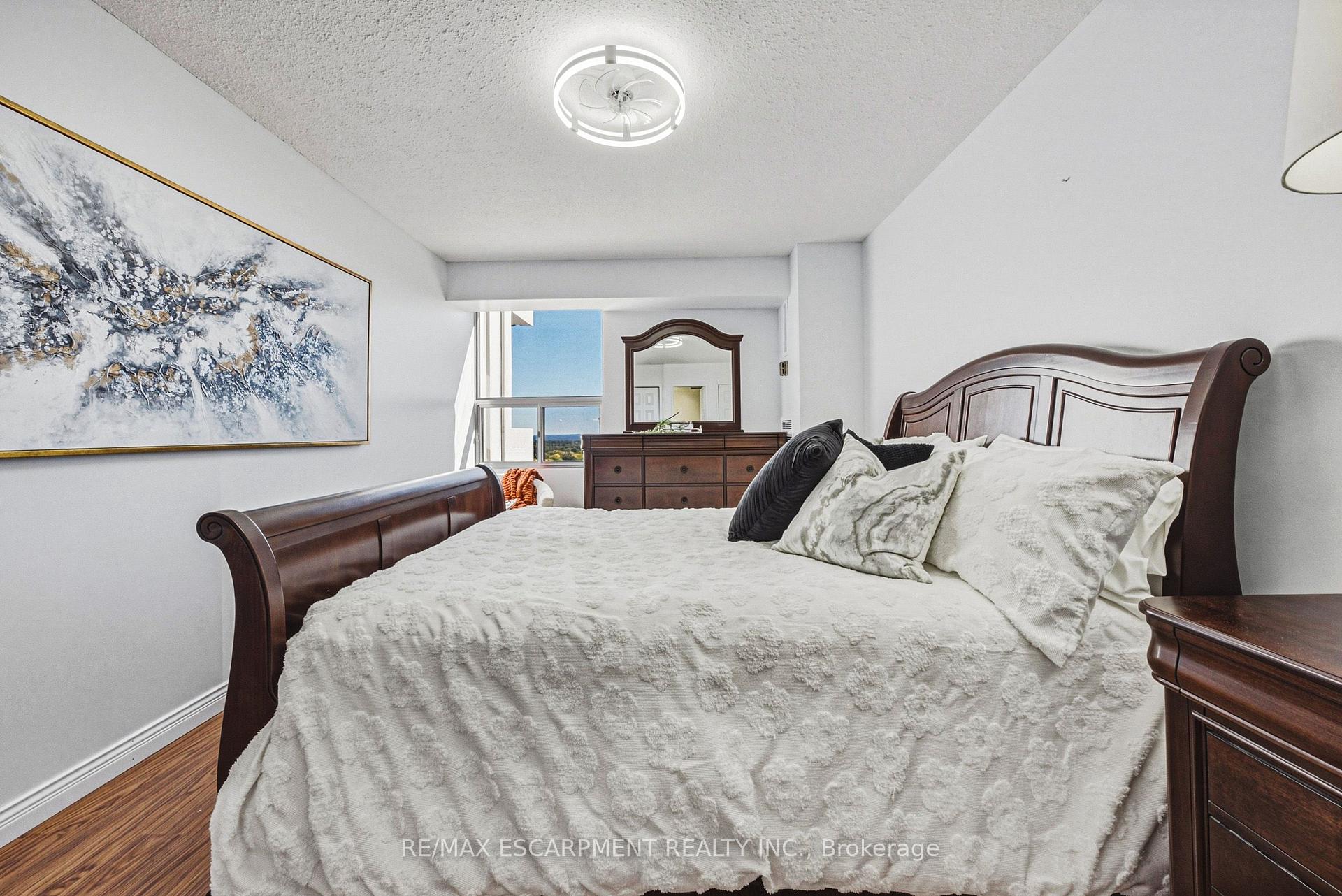 Photo 15 of Unit 1105, 2055 Upper Middle Road, Burlington, Brant Hills — HOMEH