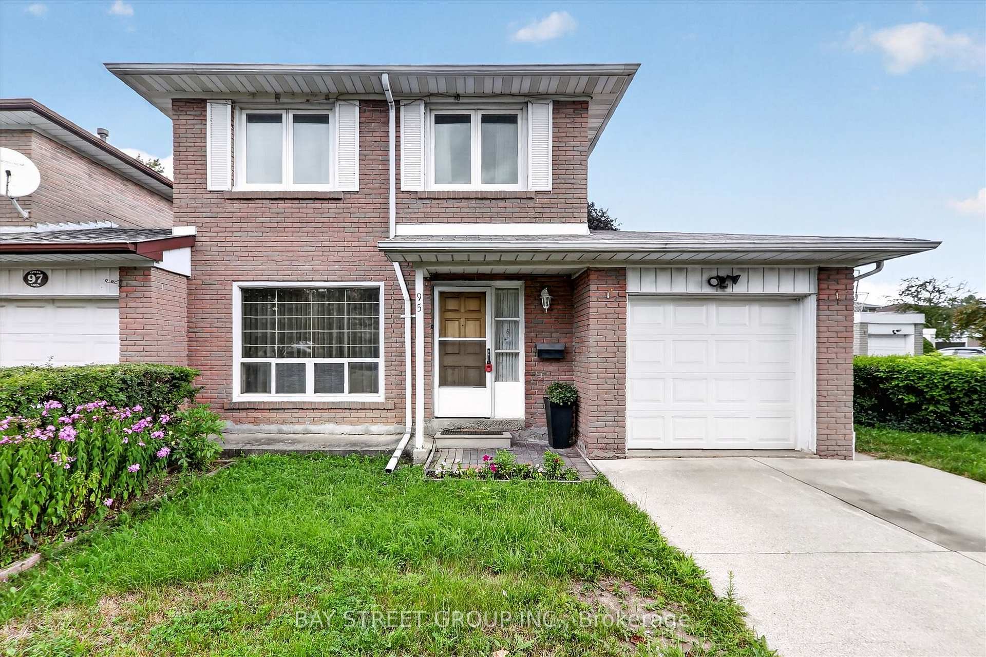 Photo 2 of 95 Tineta Crescent, Scarborough, Agincourt South-Malvern West — HOMEH