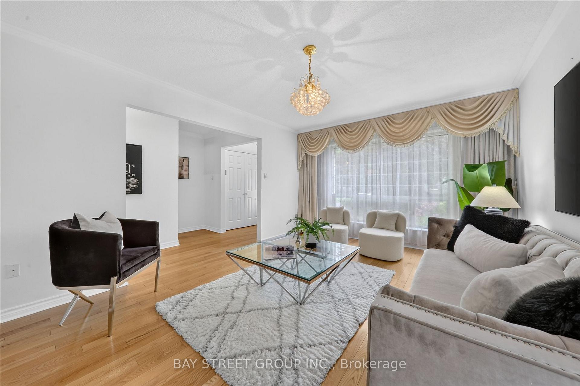 Photo 4 of 95 Tineta Crescent, Scarborough, Agincourt South-Malvern West — HOMEH