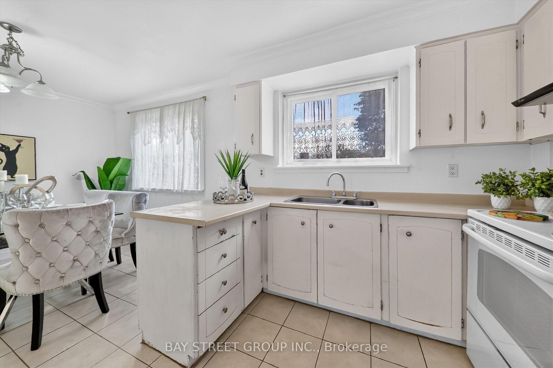 Photo 9 of 95 Tineta Crescent, Scarborough, Agincourt South-Malvern West — HOMEH
