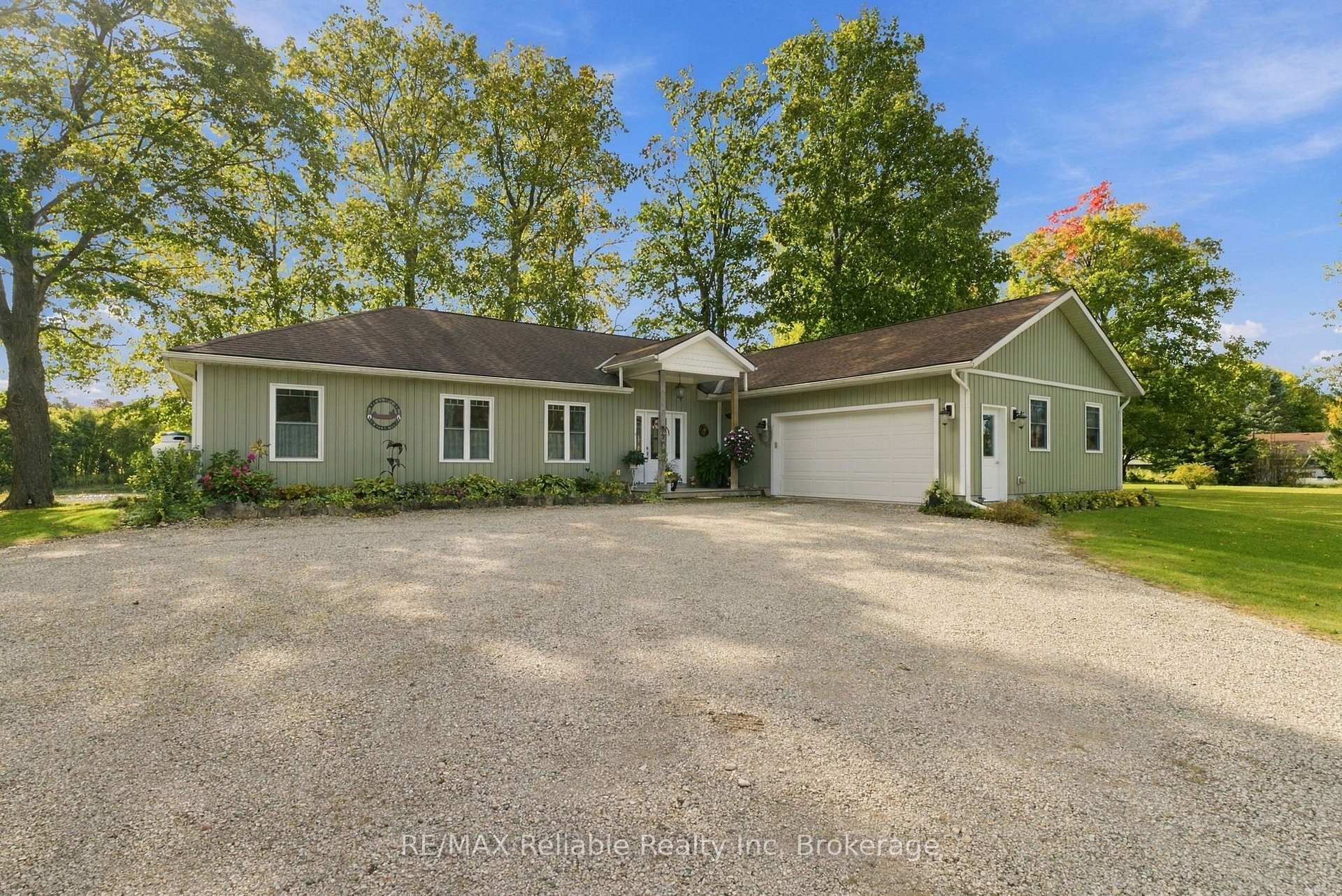 Photo 3 of 37431 Forrester's Line, Central Huron, Clinton — HOMEH