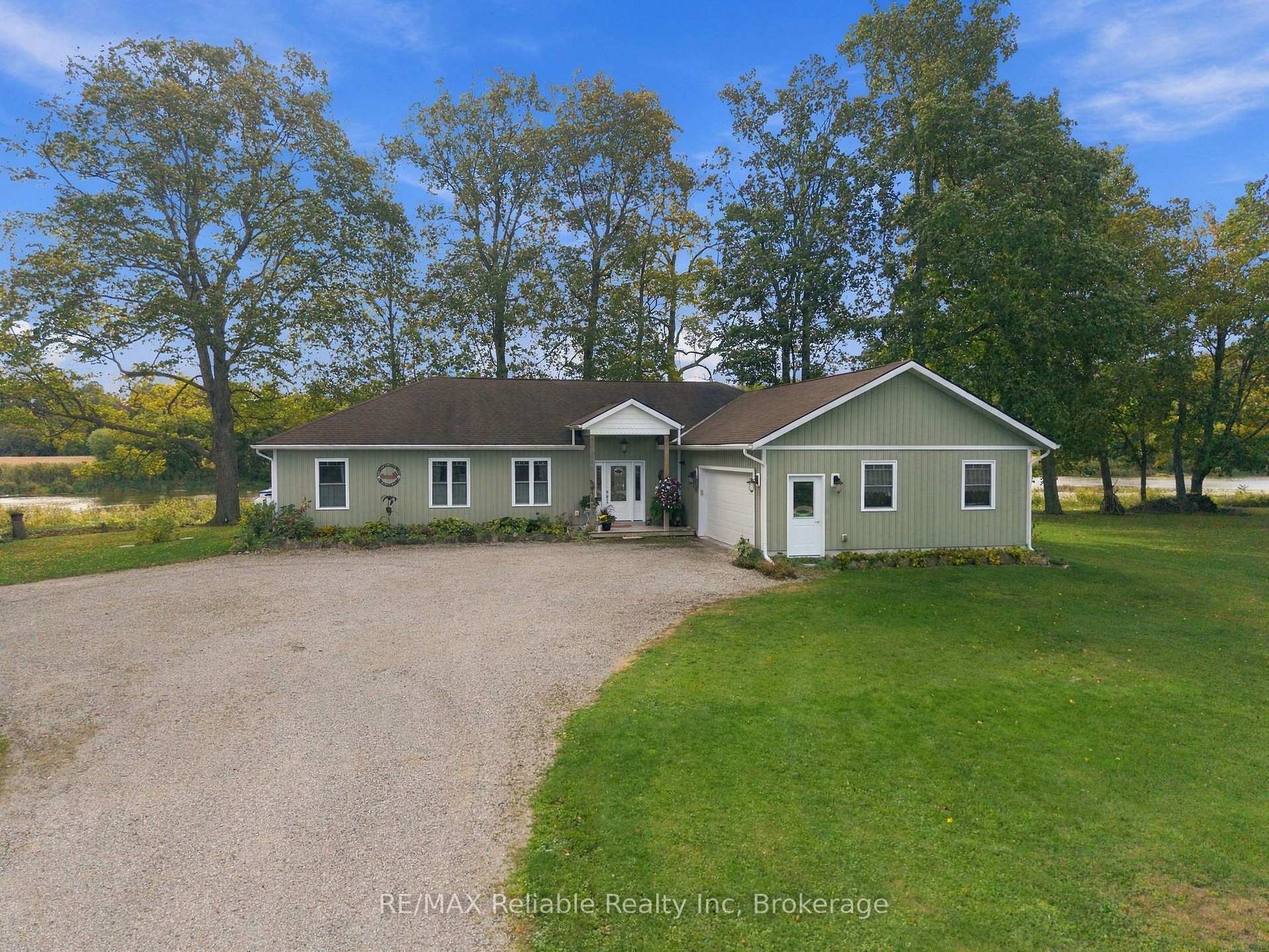 Photo 4 of 37431 Forrester's Line, Central Huron, Clinton — HOMEH