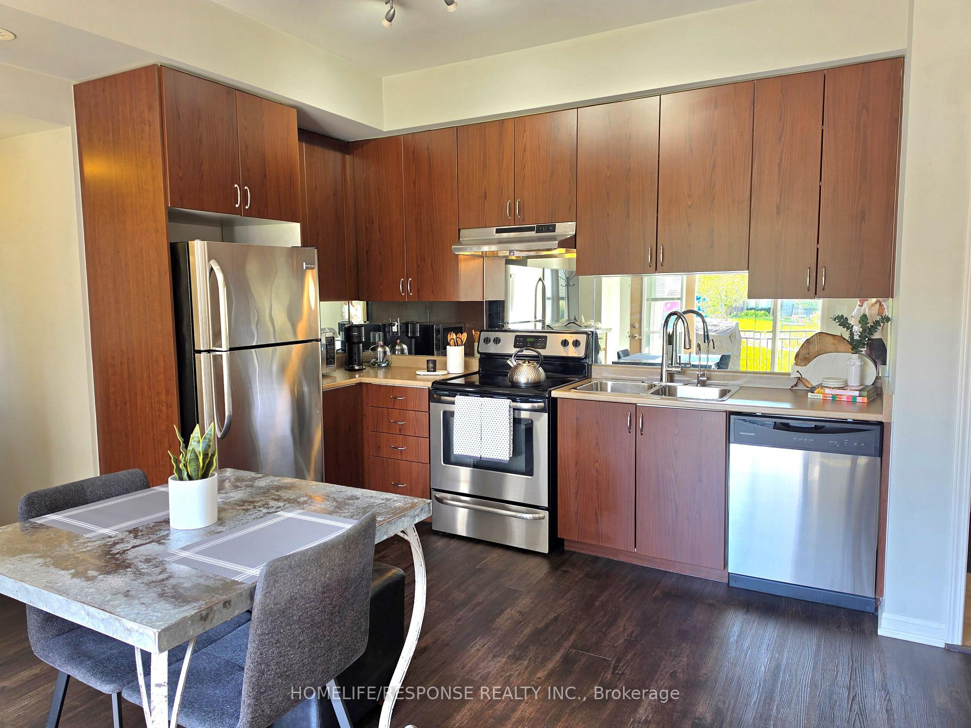 Photo 8 of Unit 5, 3175 Boxford Crescent, Mississauga, Churchill Meadows — HOMEH
