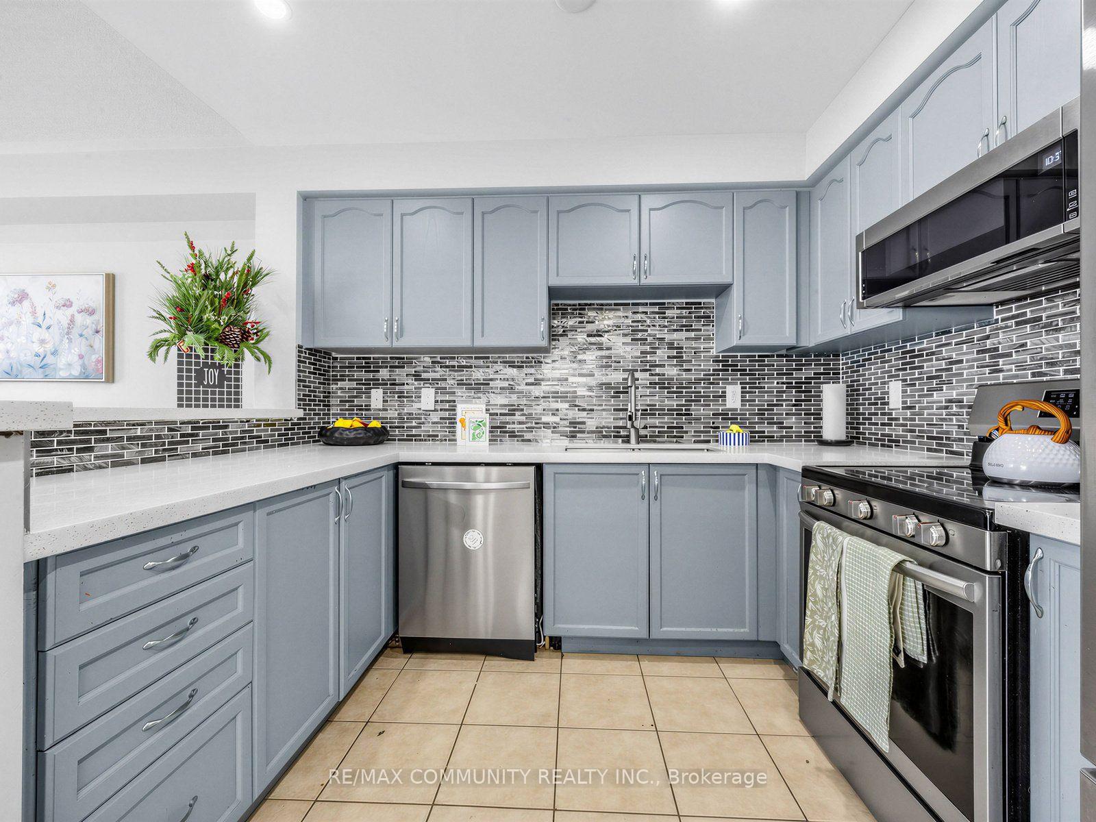 Photo 14 of 45 Tozer Crescent, Ajax, Northwest Ajax — HOMEH