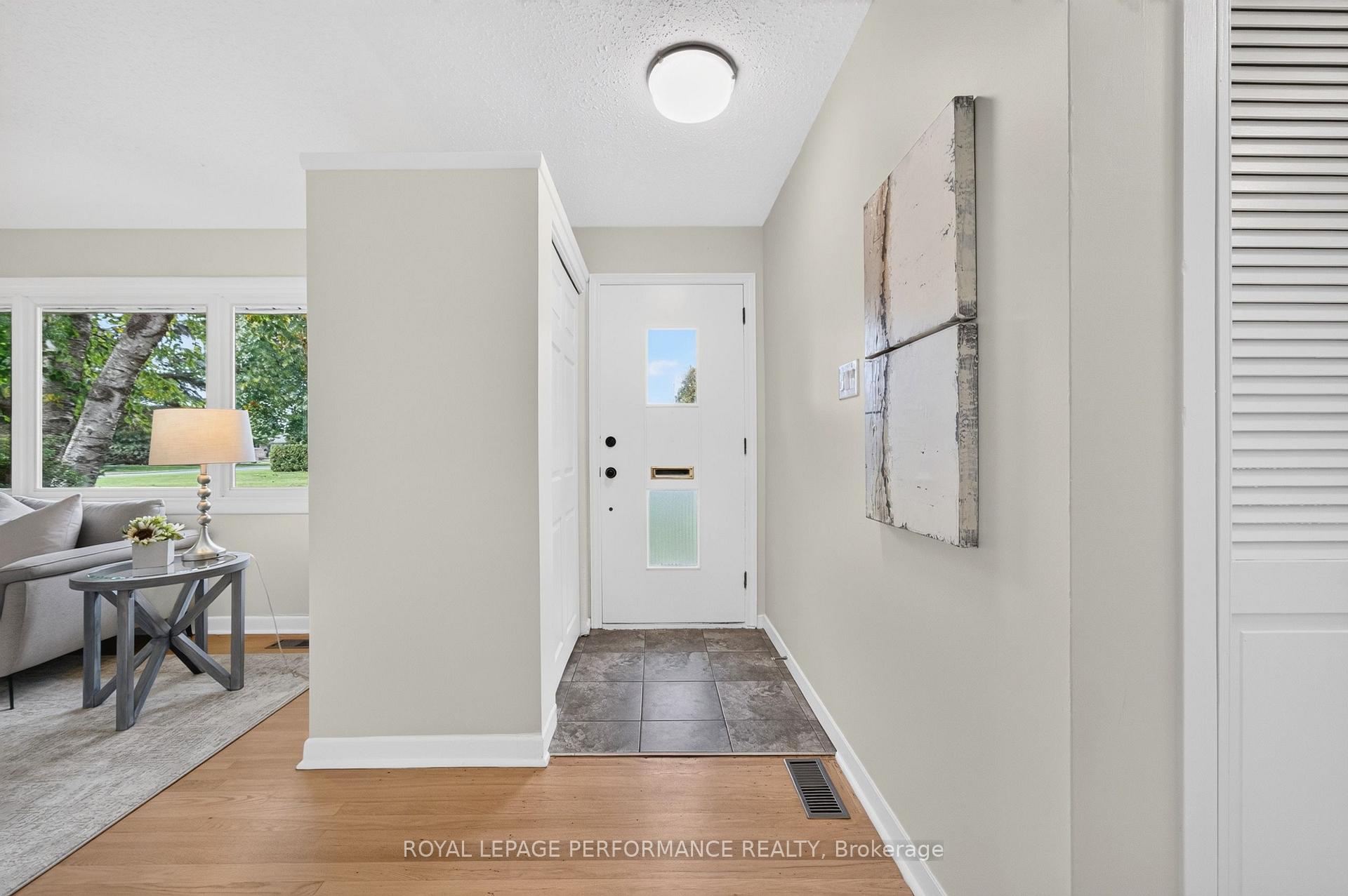 Photo 4 of 21 Millbrook Crescent, Ottawa, City View/Skyline/Fisher Heights/Parkwood Hills — HOMEH