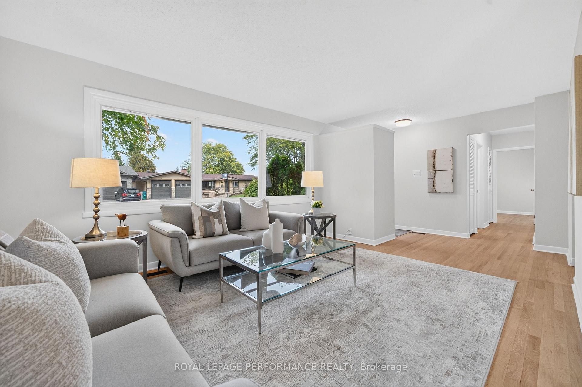 Photo 11 of 21 Millbrook Crescent, Ottawa, City View/Skyline/Fisher Heights/Parkwood Hills — HOMEH