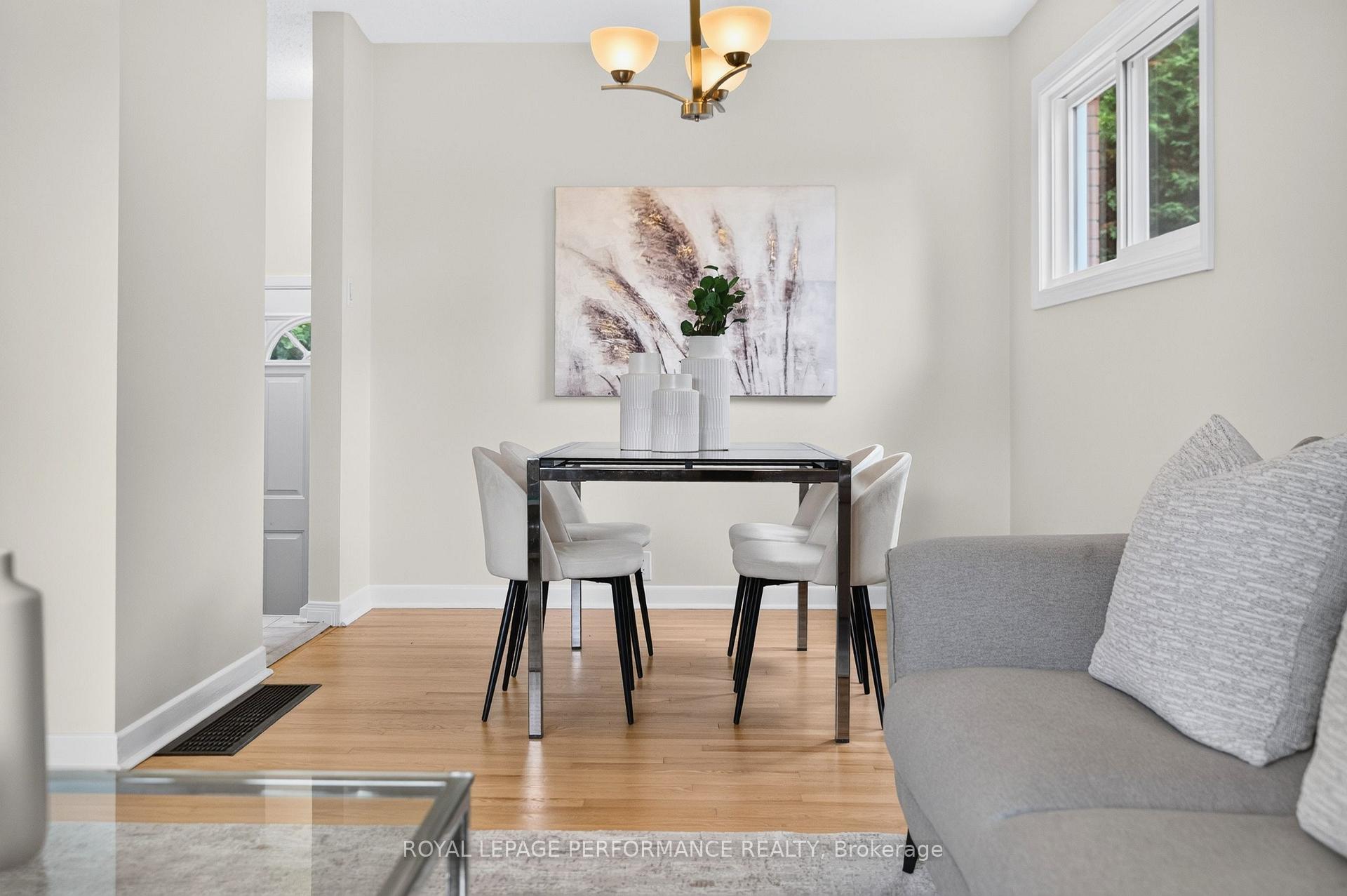 Photo 12 of 21 Millbrook Crescent, Ottawa, City View/Skyline/Fisher Heights/Parkwood Hills — HOMEH