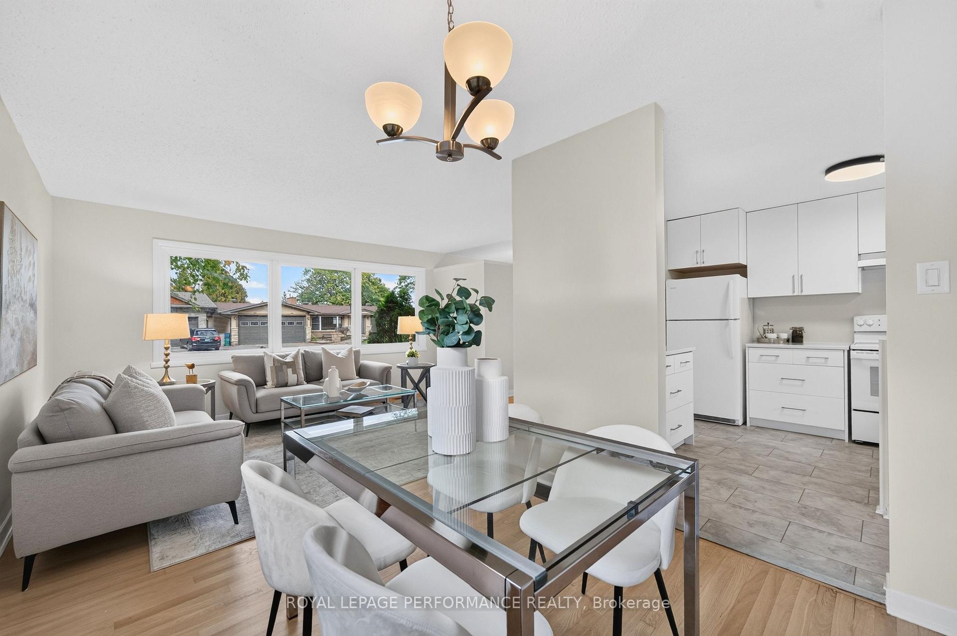 Photo 13 of 21 Millbrook Crescent, Ottawa, City View/Skyline/Fisher Heights/Parkwood Hills — HOMEH