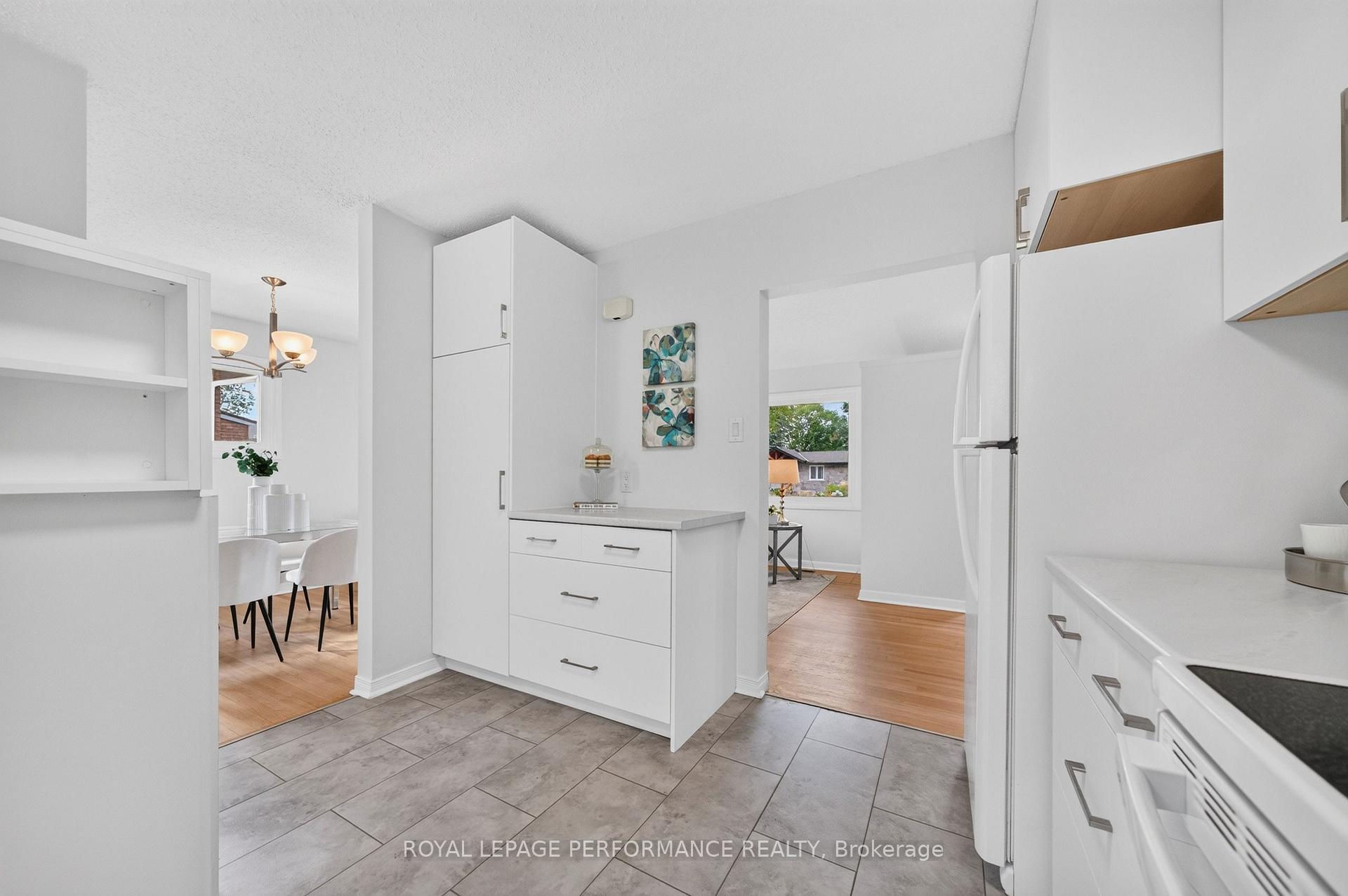 Photo 19 of 21 Millbrook Crescent, Ottawa, City View/Skyline/Fisher Heights/Parkwood Hills — HOMEH