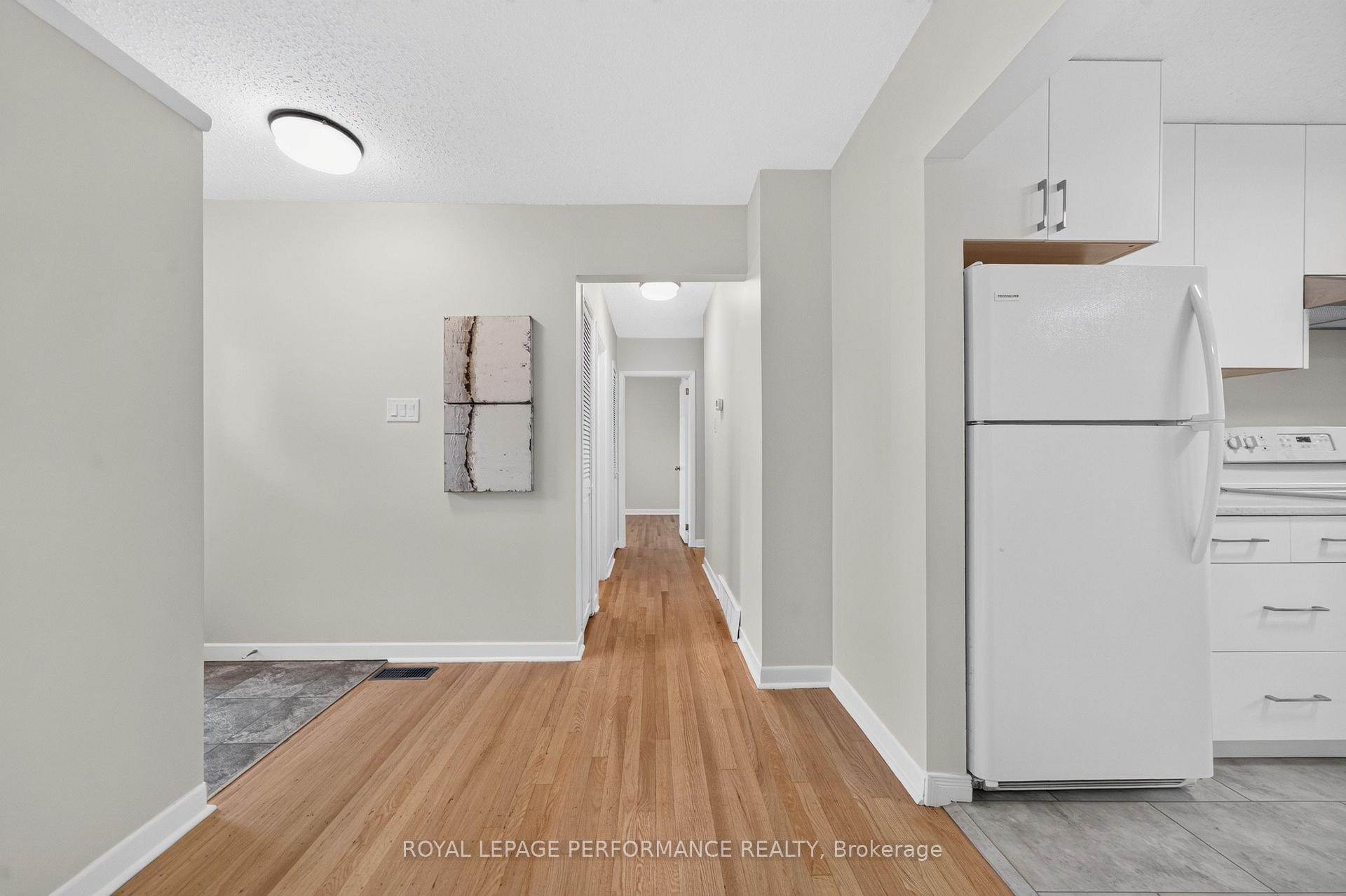Photo 20 of 21 Millbrook Crescent, Ottawa, City View/Skyline/Fisher Heights/Parkwood Hills — HOMEH