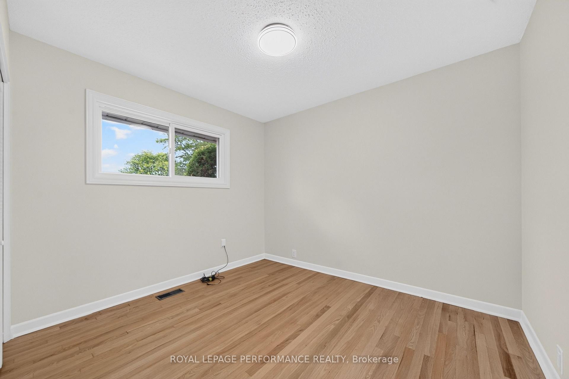 Photo 23 of 21 Millbrook Crescent, Ottawa, City View/Skyline/Fisher Heights/Parkwood Hills — HOMEH