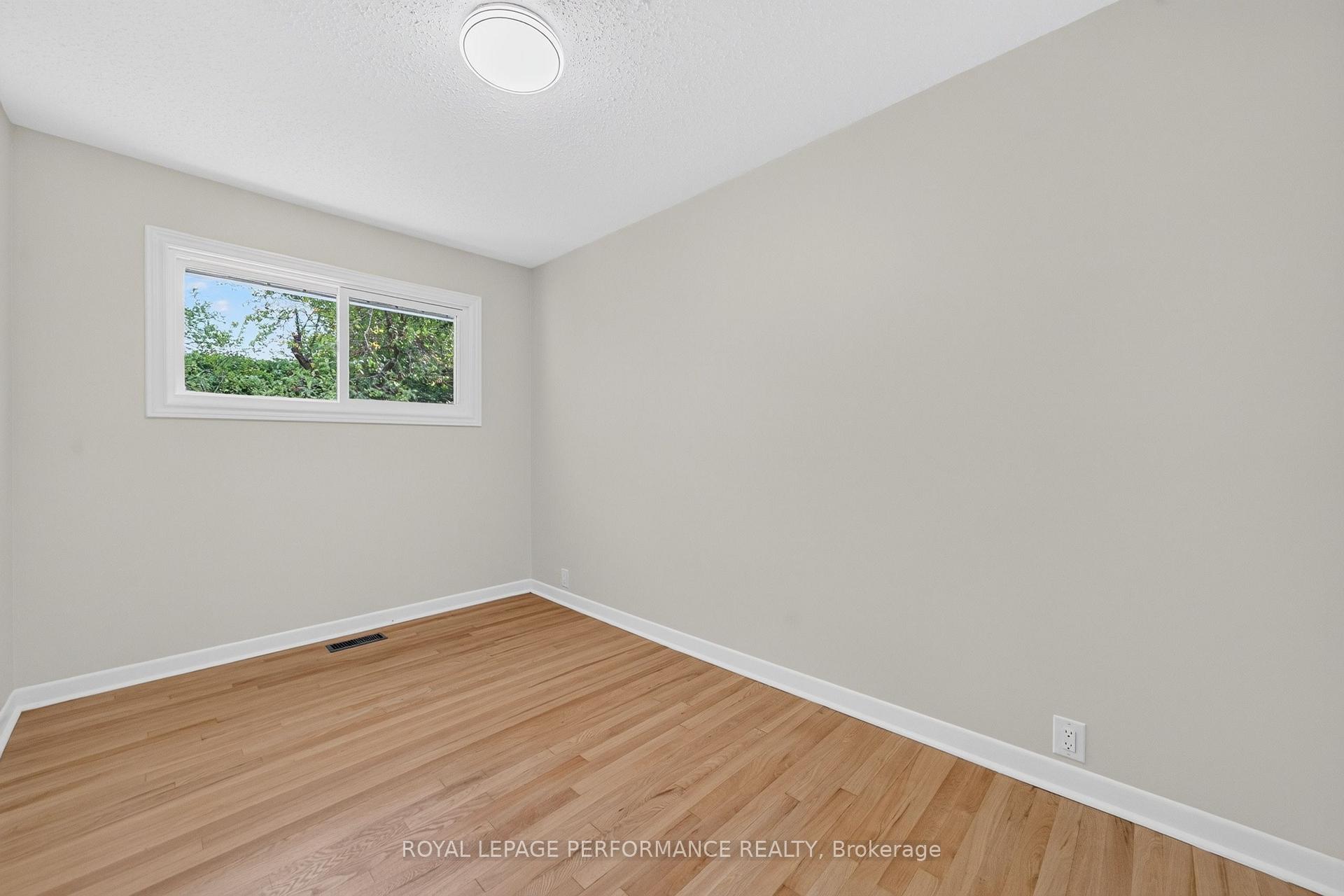 Photo 24 of 21 Millbrook Crescent, Ottawa, City View/Skyline/Fisher Heights/Parkwood Hills — HOMEH