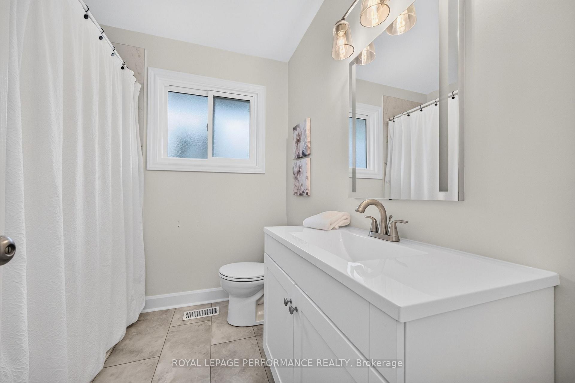 Photo 25 of 21 Millbrook Crescent, Ottawa, City View/Skyline/Fisher Heights/Parkwood Hills — HOMEH