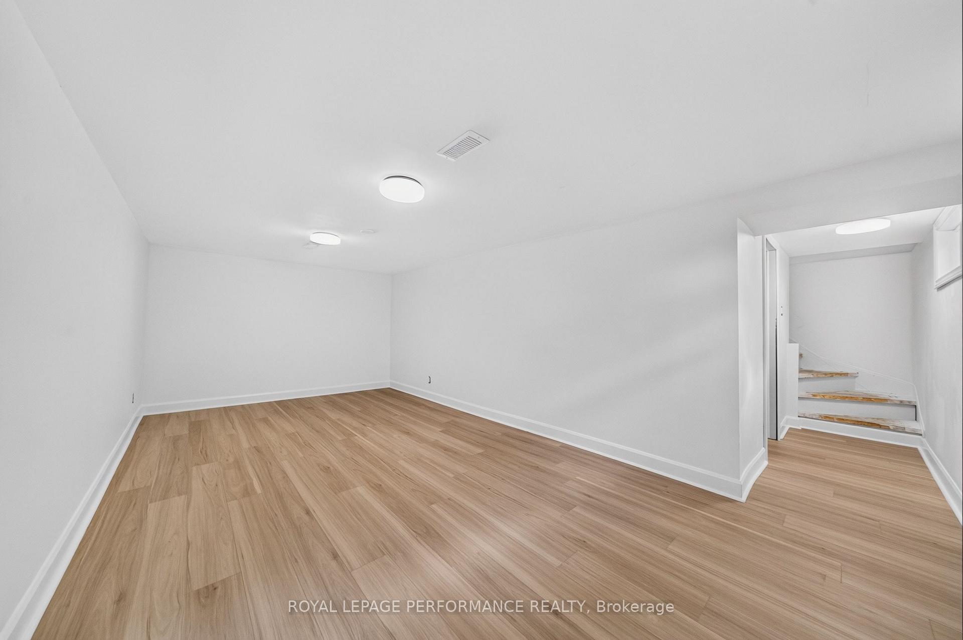 Photo 29 of 21 Millbrook Crescent, Ottawa, City View/Skyline/Fisher Heights/Parkwood Hills — HOMEH
