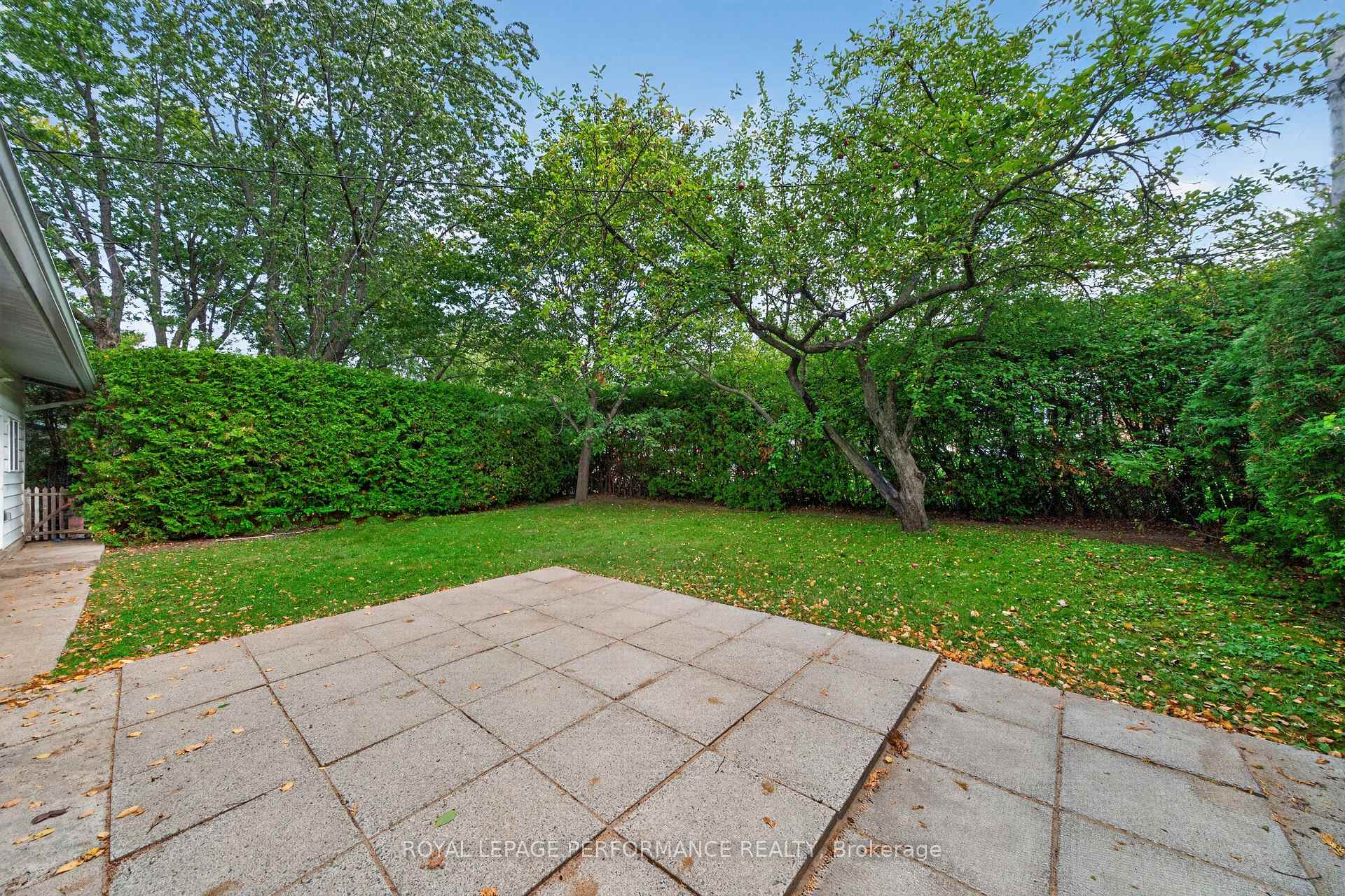 Photo 33 of 21 Millbrook Crescent, Ottawa, City View/Skyline/Fisher Heights/Parkwood Hills — HOMEH