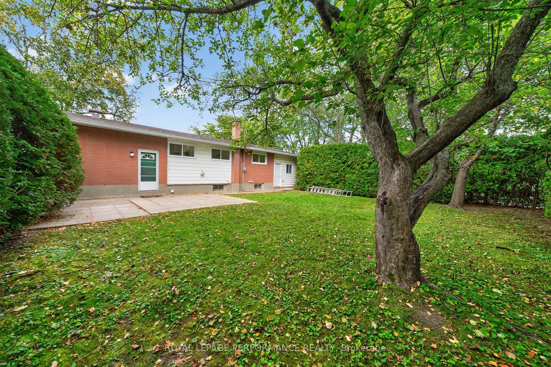 Photo 34 of 21 Millbrook Crescent, Ottawa, City View/Skyline/Fisher Heights/Parkwood Hills — HOMEH