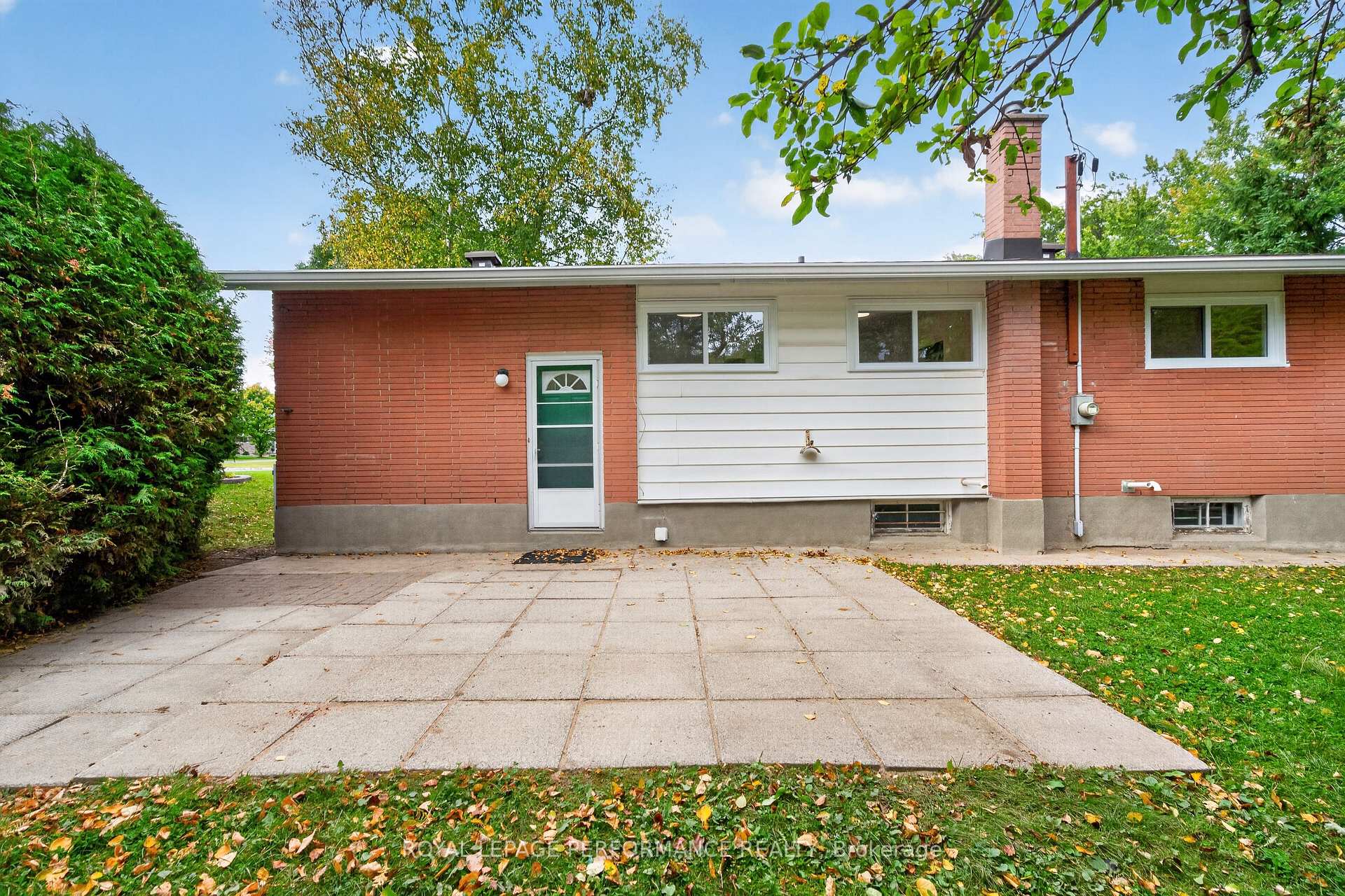 Photo 35 of 21 Millbrook Crescent, Ottawa, City View/Skyline/Fisher Heights/Parkwood Hills — HOMEH